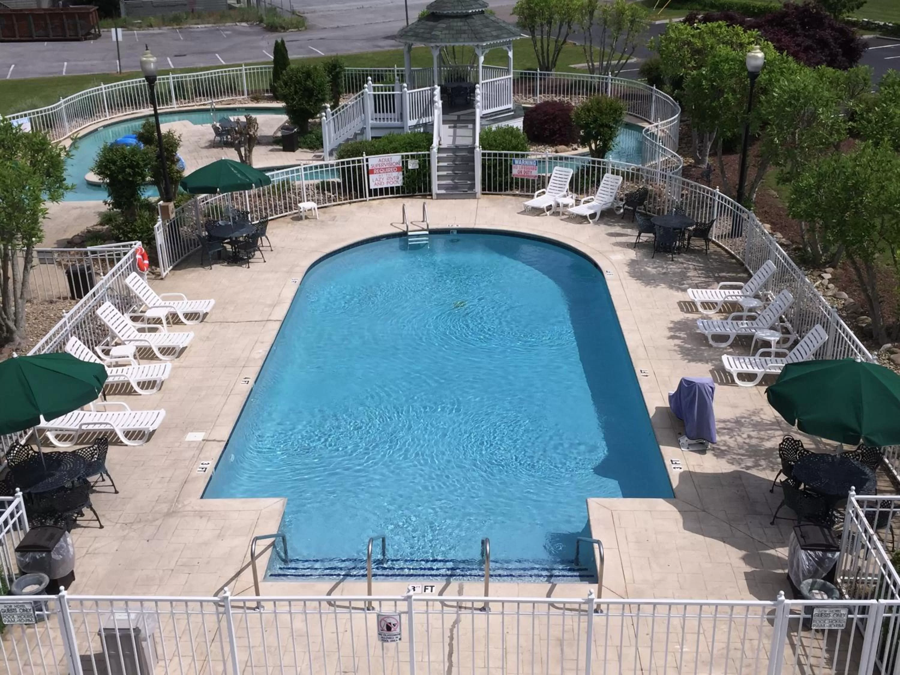 Swimming pool in Clarion Inn Willow River