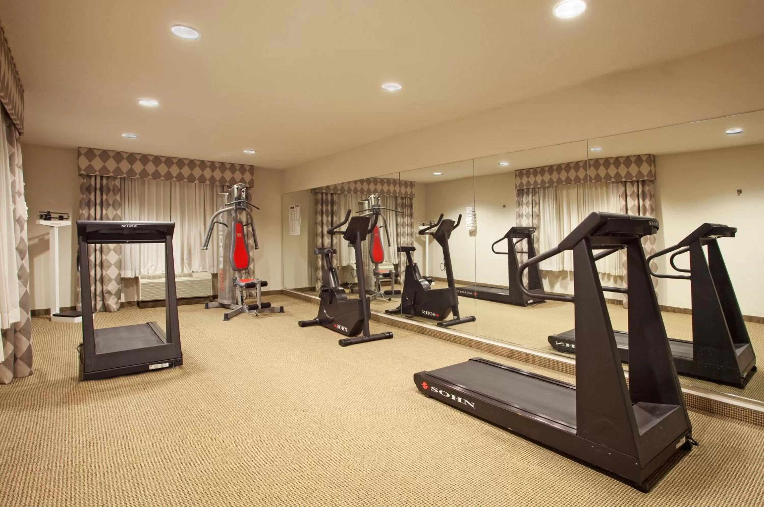 Spa and wellness centre/facilities in Holiday Inn Express Hotel & Suites Mebane by IHG