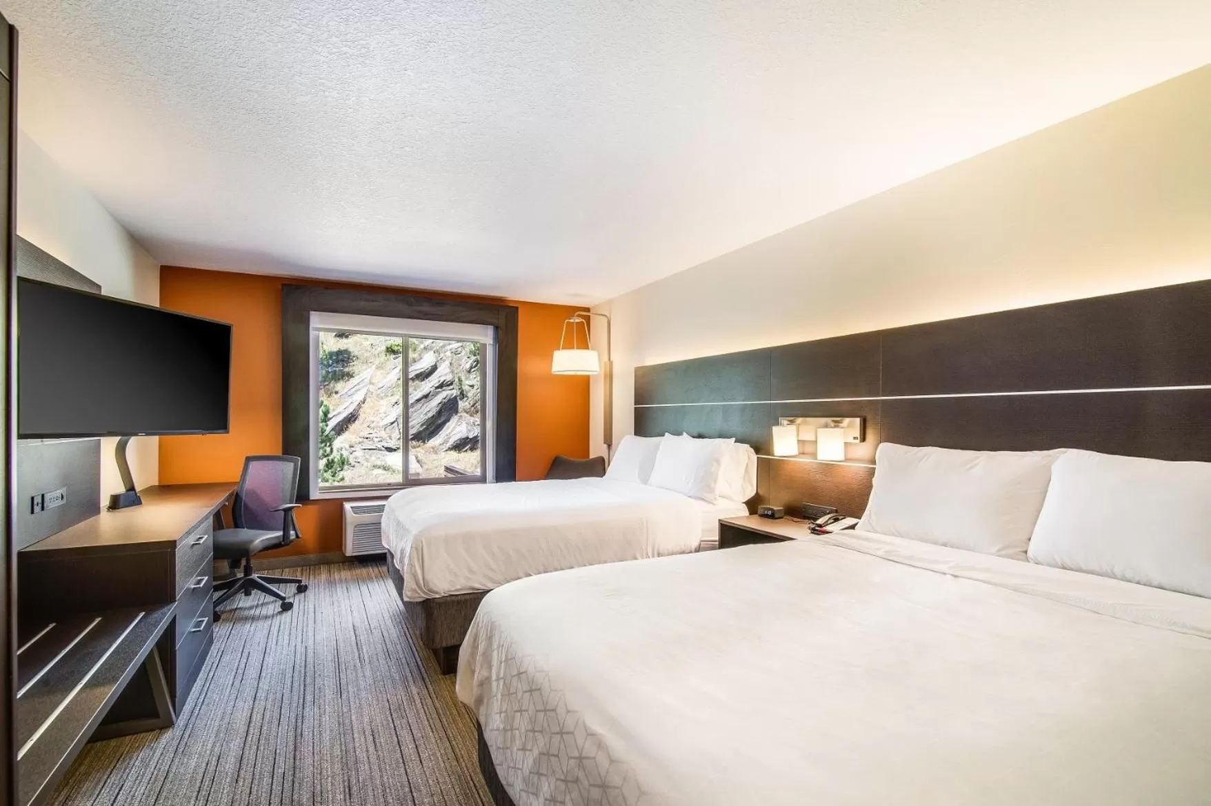 Photo of the whole room, Bed in Holiday Inn Express & Suites Custer-Mt Rushmore