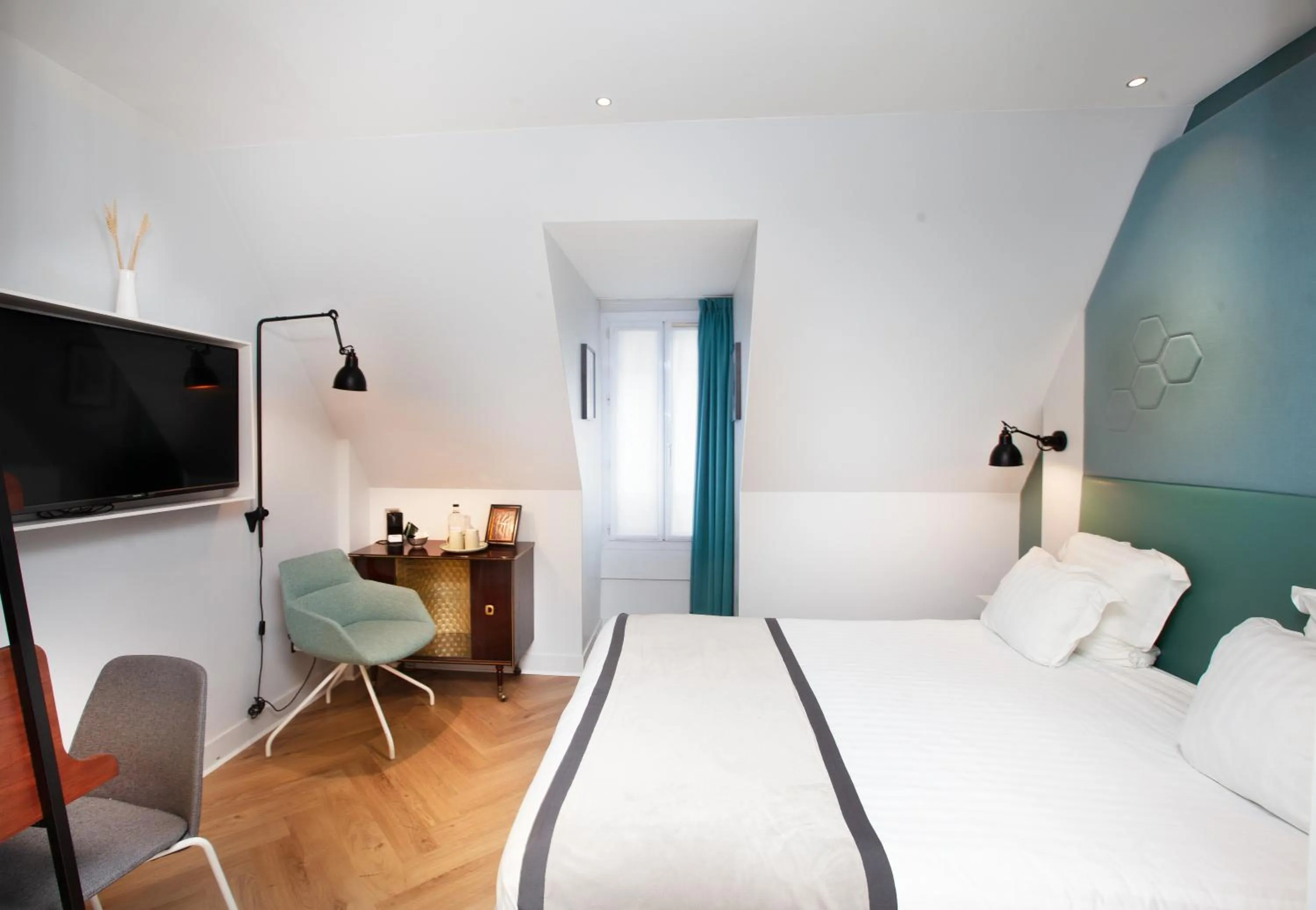 Bedroom, Bed in Hôtel Vendome Saint-Germain