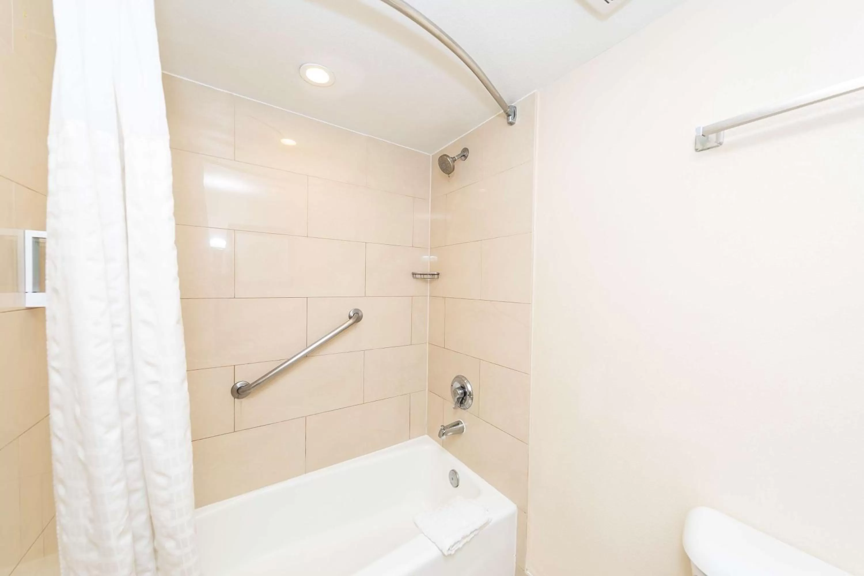 Bathroom in Best Western Inn & Suites San Diego Zoo -SeaWorld Area