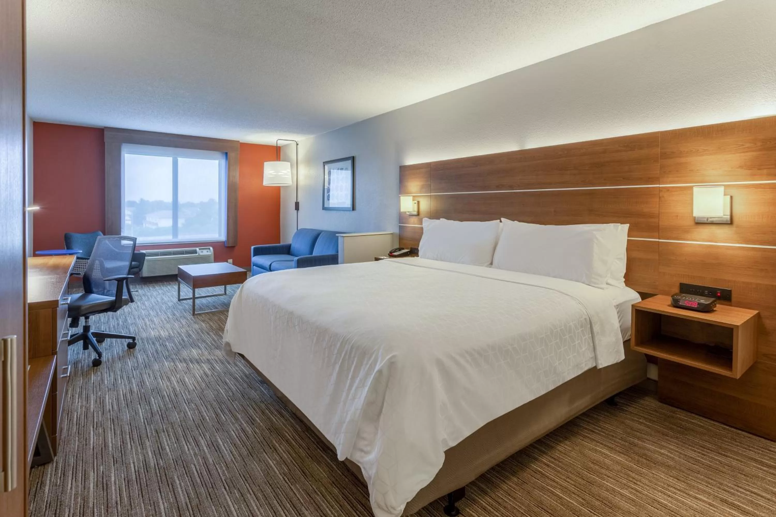 Photo of the whole room, Bed in Holiday Inn Express & Suites O'Fallon-Shiloh by IHG