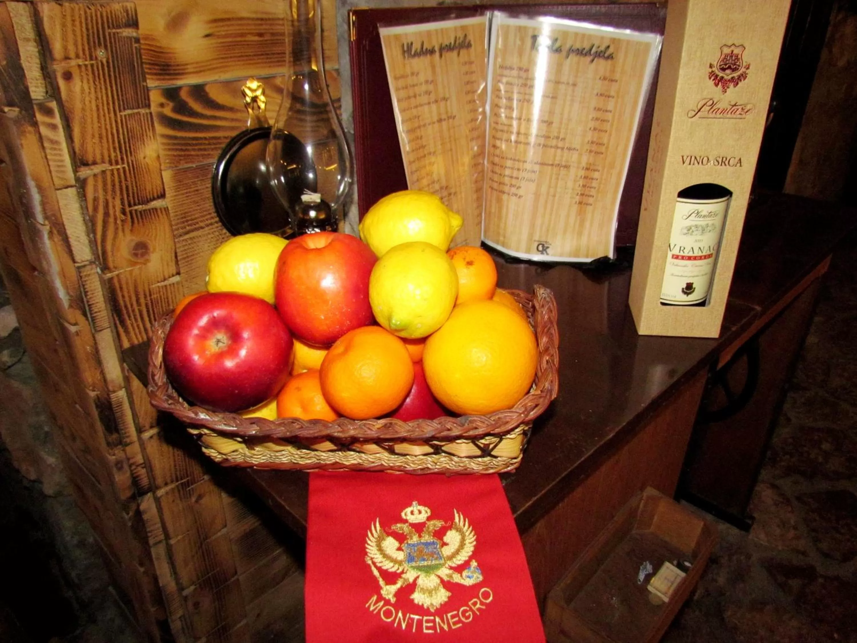 Restaurant/places to eat in Hotel Crnogorska Kuća