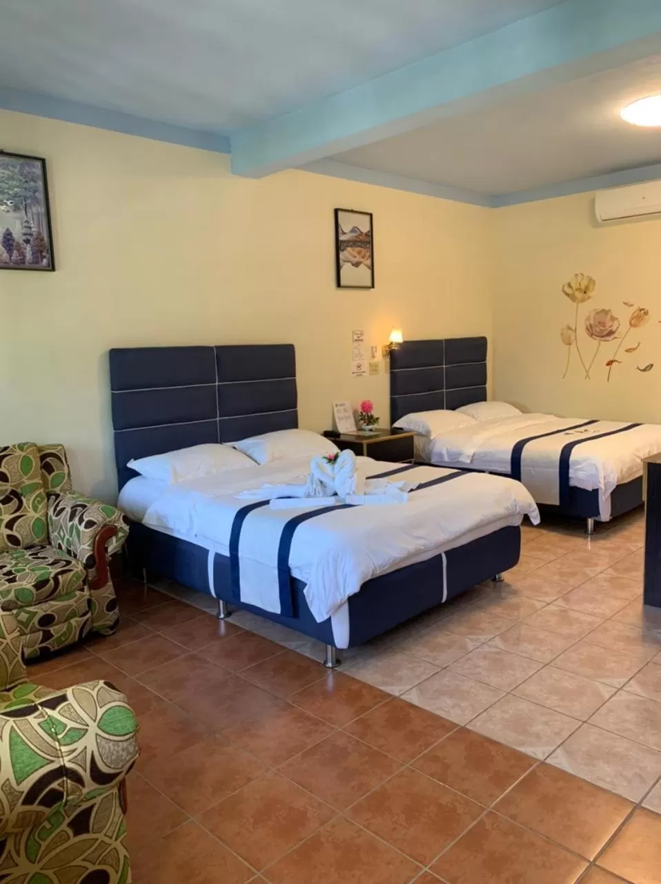 Bed in Sunshine View Hotel and Restaurant