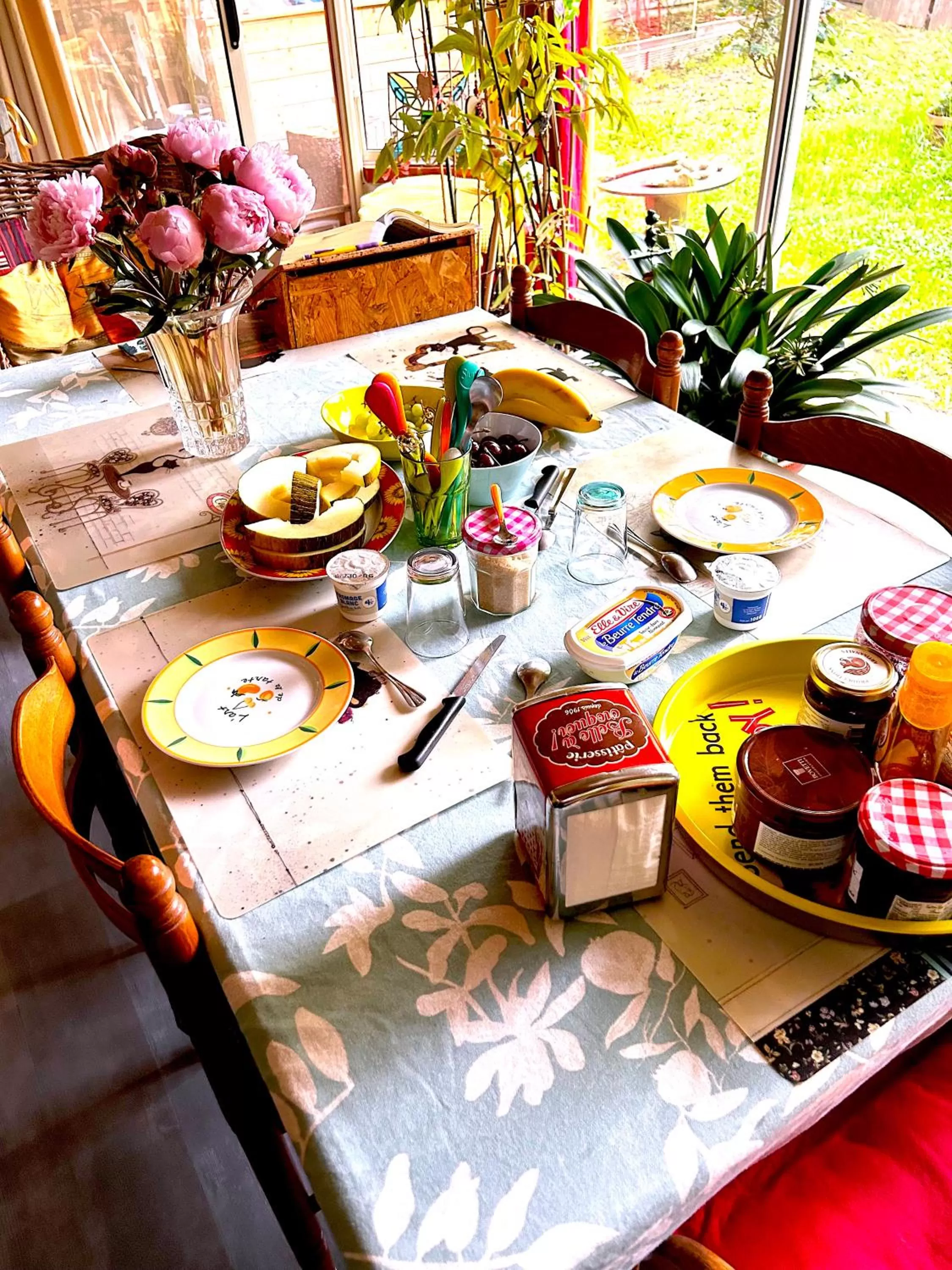 2 CHAMBRES B&B PRÈS DE L'AÉROPORT ET DU MEETT