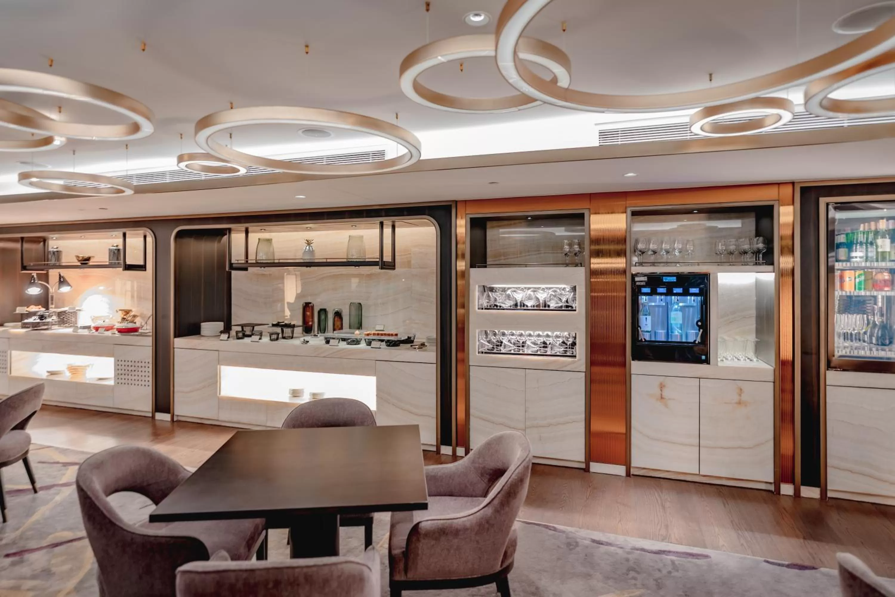 Lounge or bar in Carlton Hotel Bangkok Sukhumvit