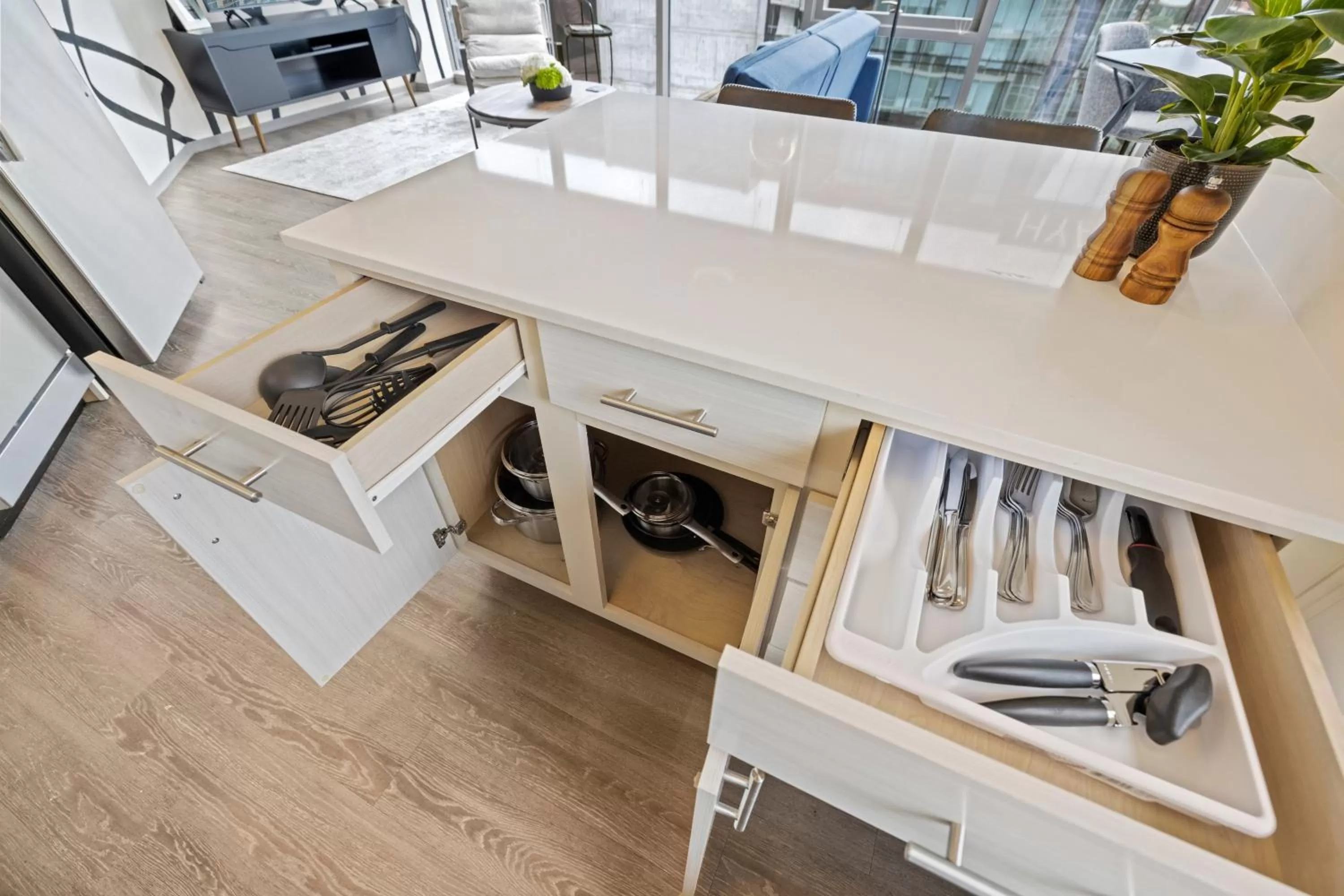 Kitchen or kitchenette in Placemakr Premier SoBro