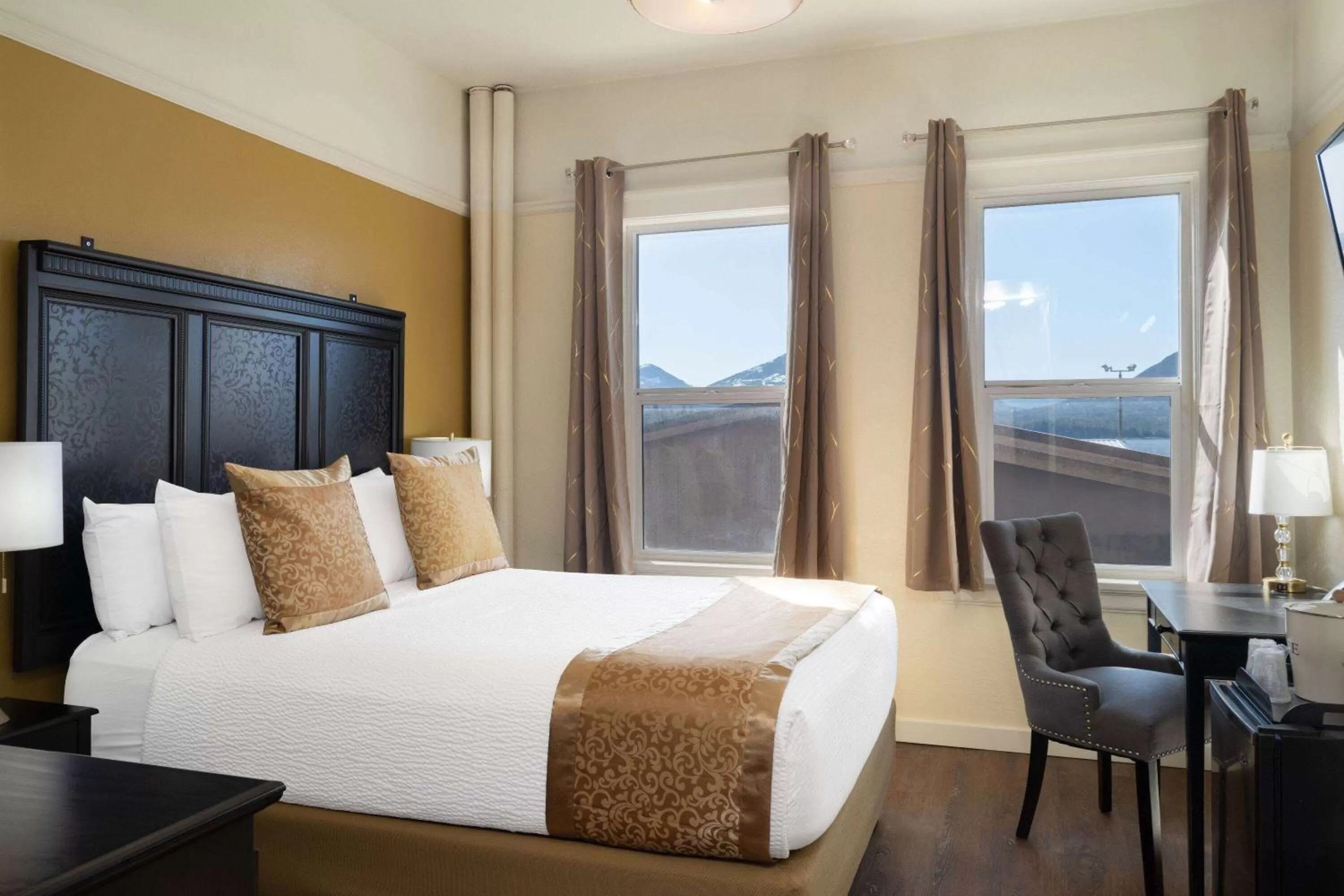 Photo of the whole room, Bed in Gilmore Hotel, Trademark Collection by Wyndham