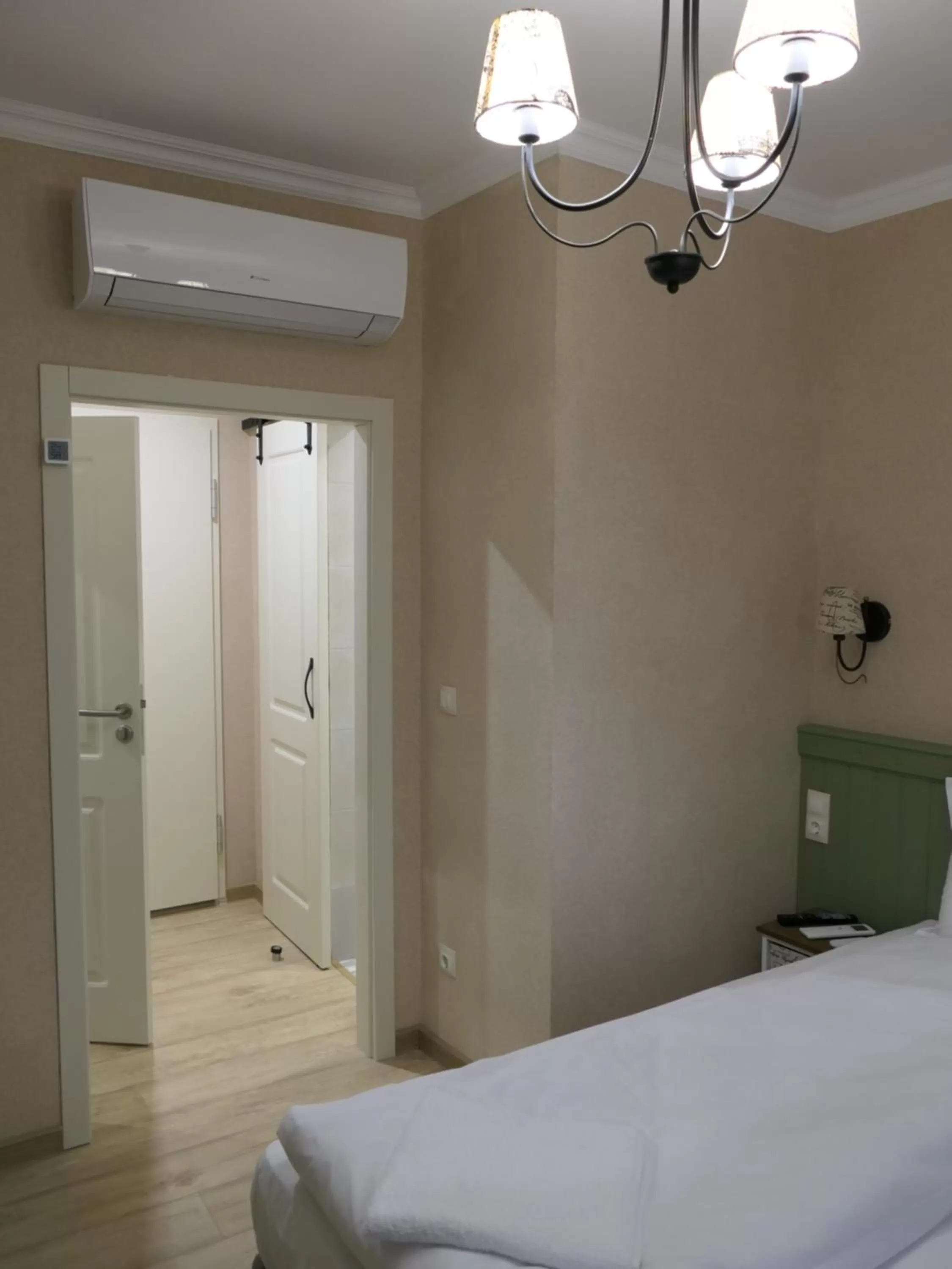 Staff, Bed in Hotel MEDITERRANEO