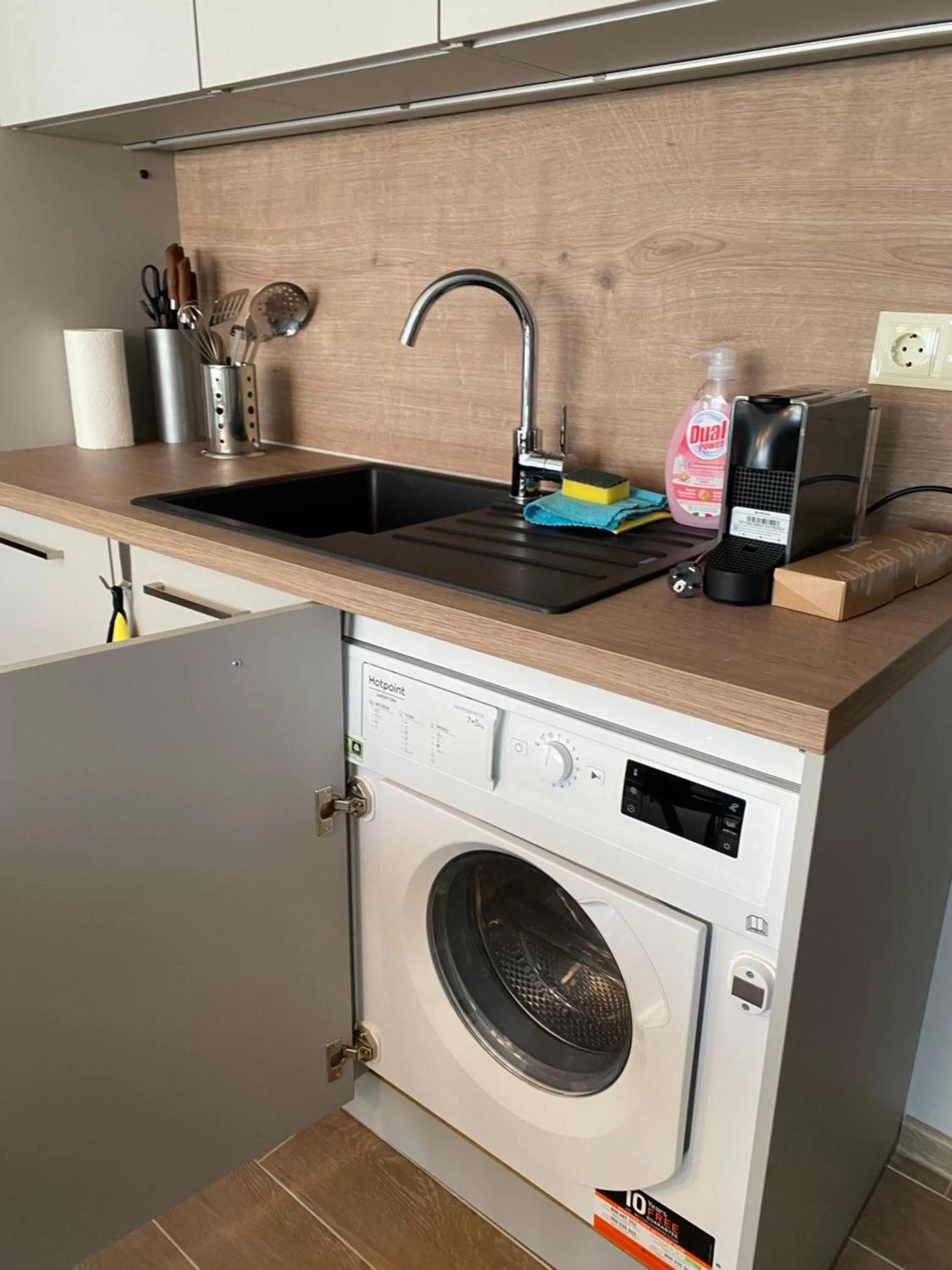 Coffee/tea facilities, Kitchen/Kitchenette in 7th Sense boutique apartments