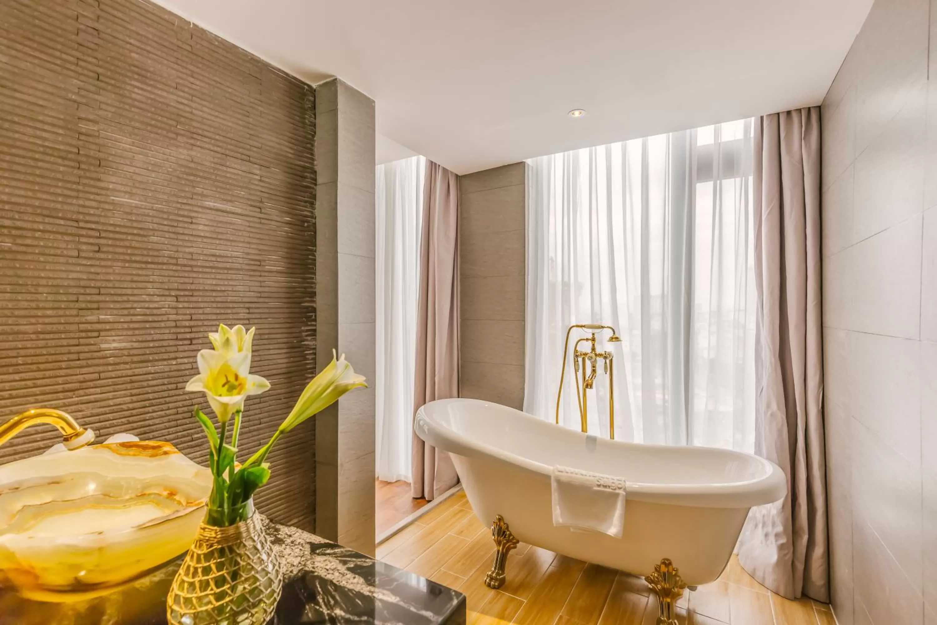 Winsuites Saigon Hotel