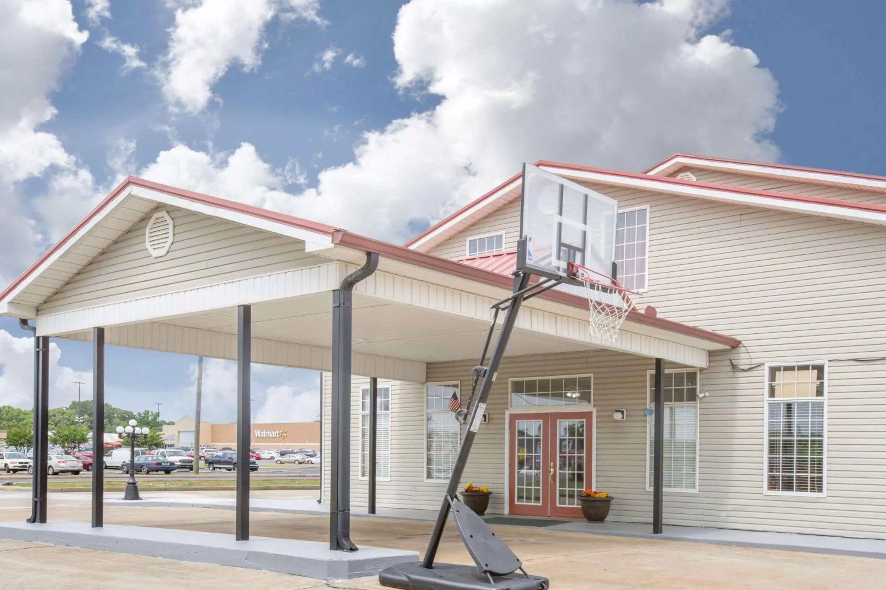 Property building in Super 8 by Wyndham Talladega AL