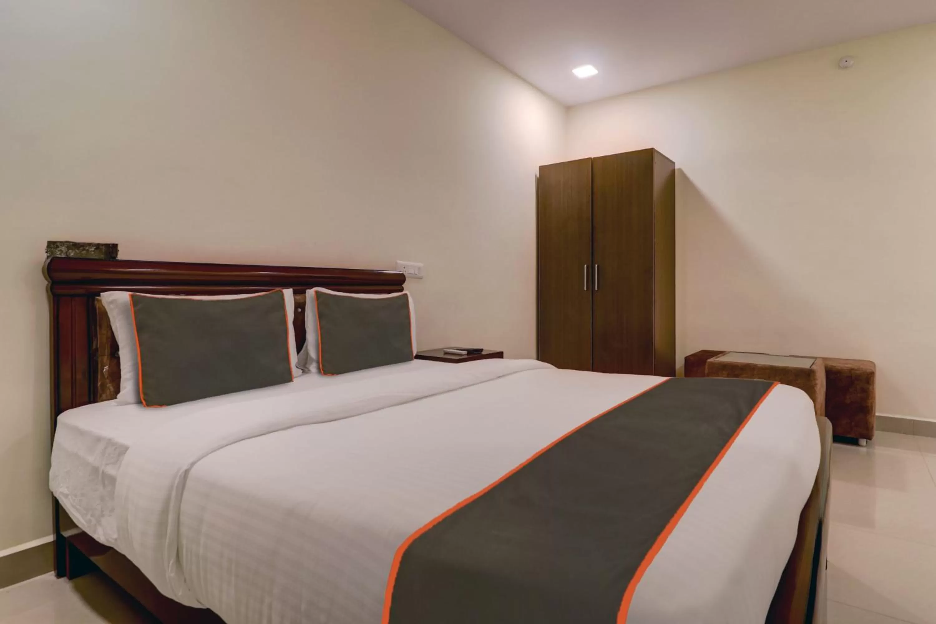 Bedroom, Bed in Super OYO Collection O Halcyon Madhapur