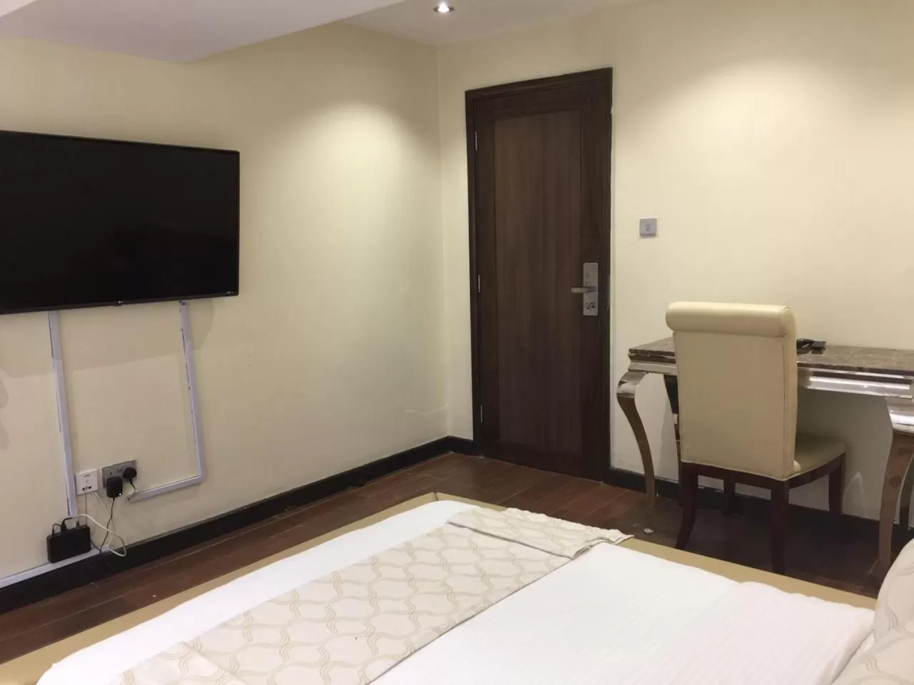 Photo of the whole room, Bed in The Landmark Suites Westlands, Nairobi- Next to Westgate Mall