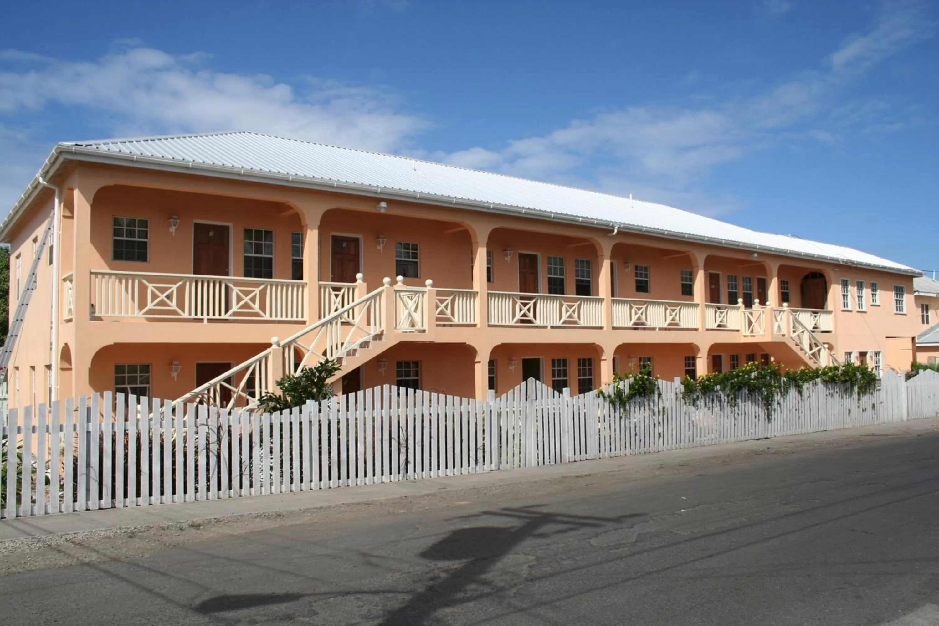 Facade/entrance in Connie's Comfort Suites