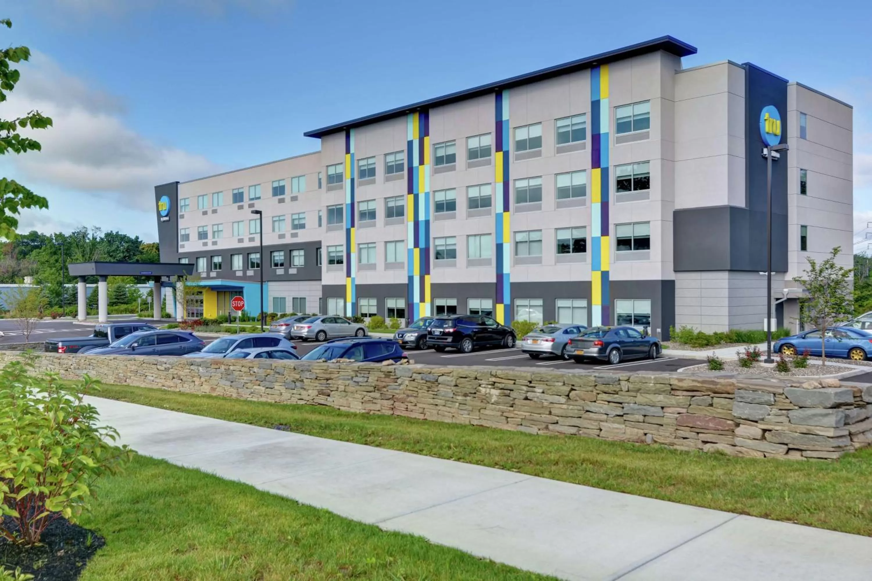 Property building in Tru By Hilton Middletown