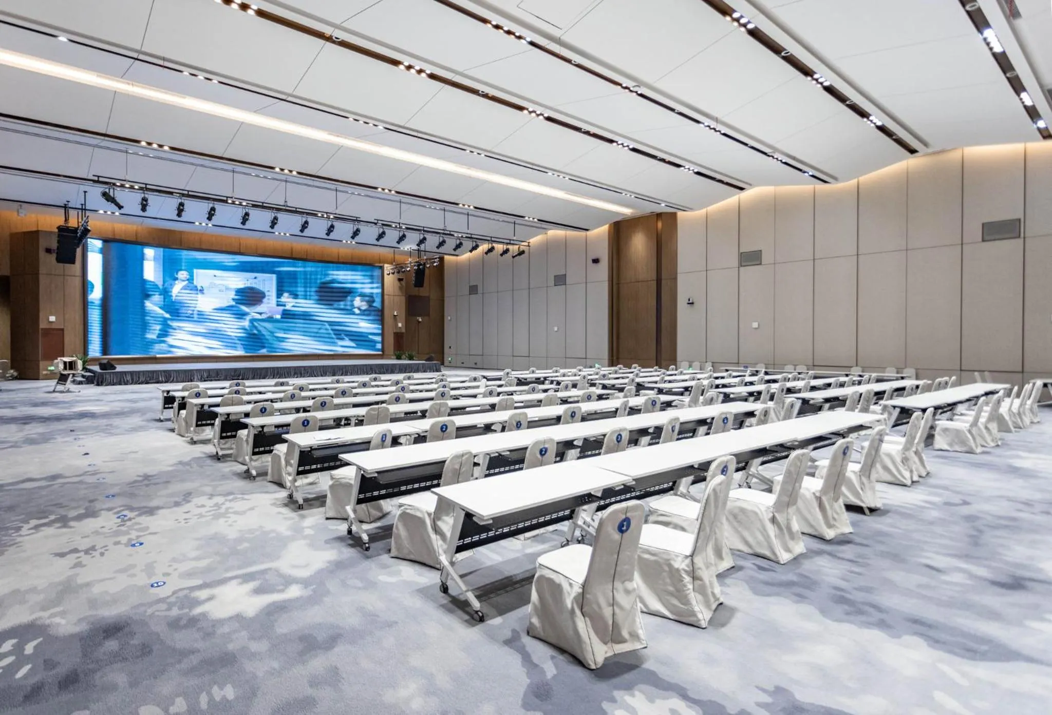 Meeting/conference room in EVEN Hotels Shenzhen Guangming Cloud Park by IHG