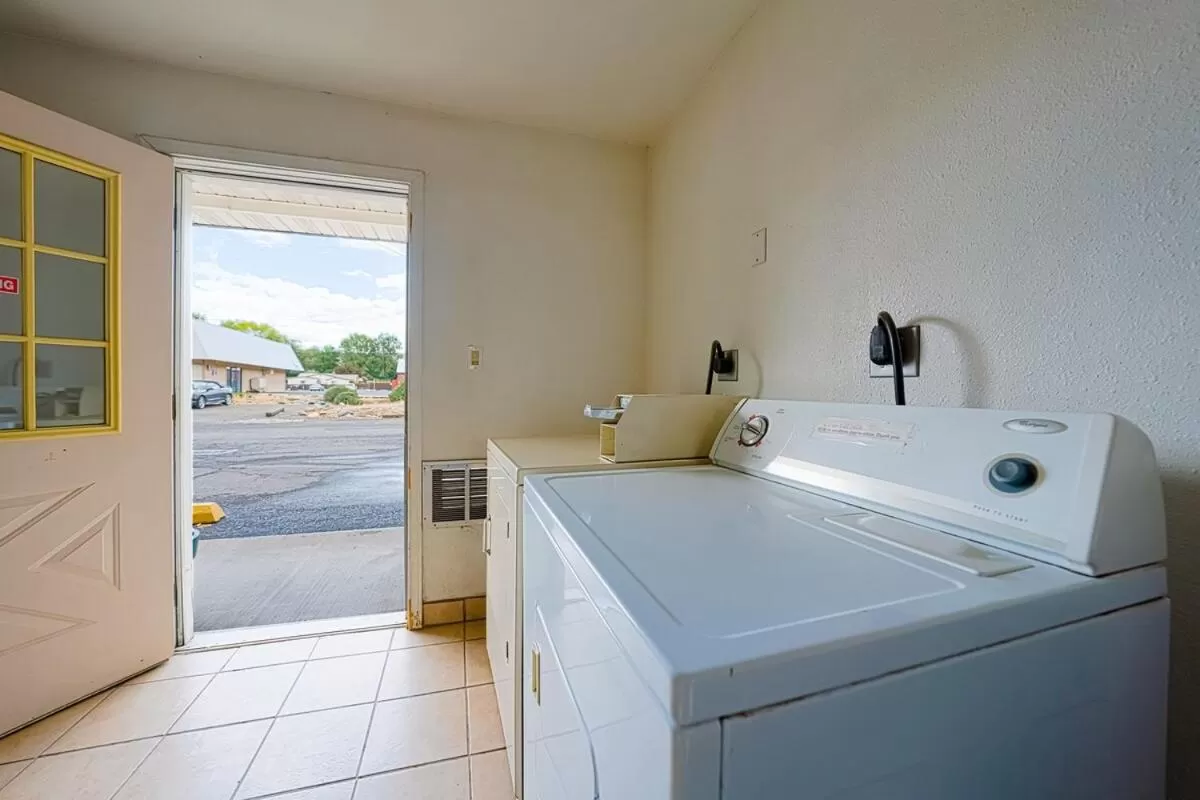 laundry in Budget 8 Motel