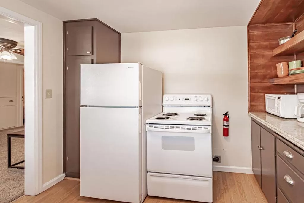 Kitchen or kitchenette, Kitchen/Kitchenette in Suites of Lava Hot Springs