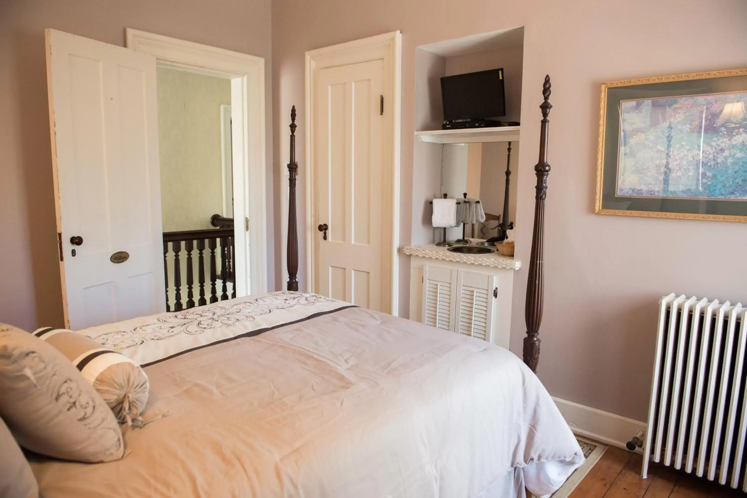 Double Room with Garden View in The Bevin House B&B Double Room with Garden View in The Bevin House B&B