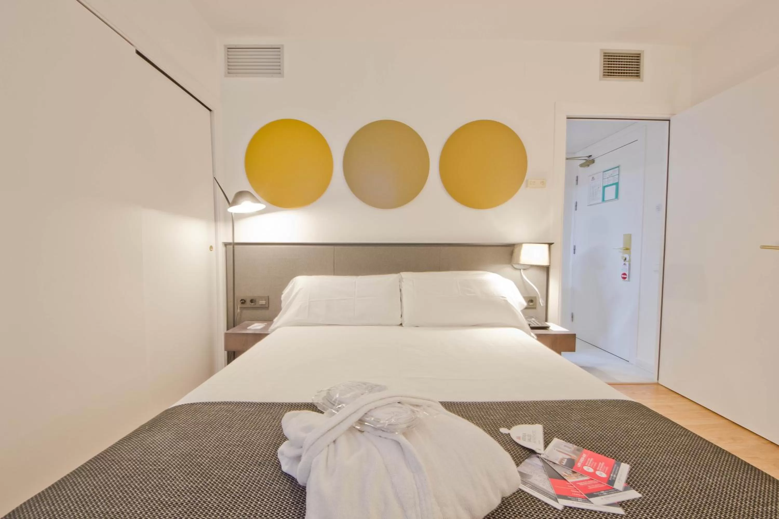 Photo of the whole room, Bed in Aparthotel Atenea Valles