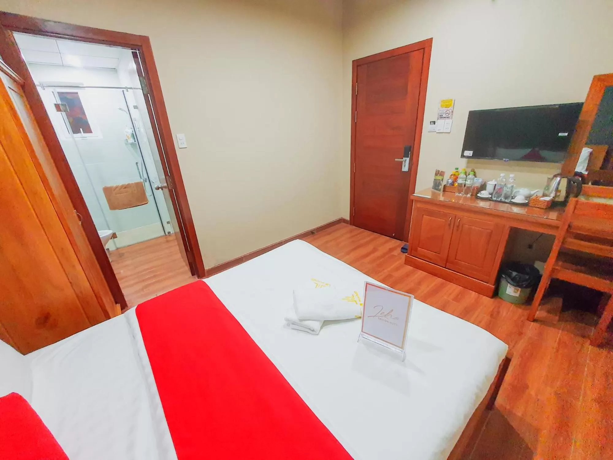 Shower, Bed in LEHA Saigon Hotel Airport