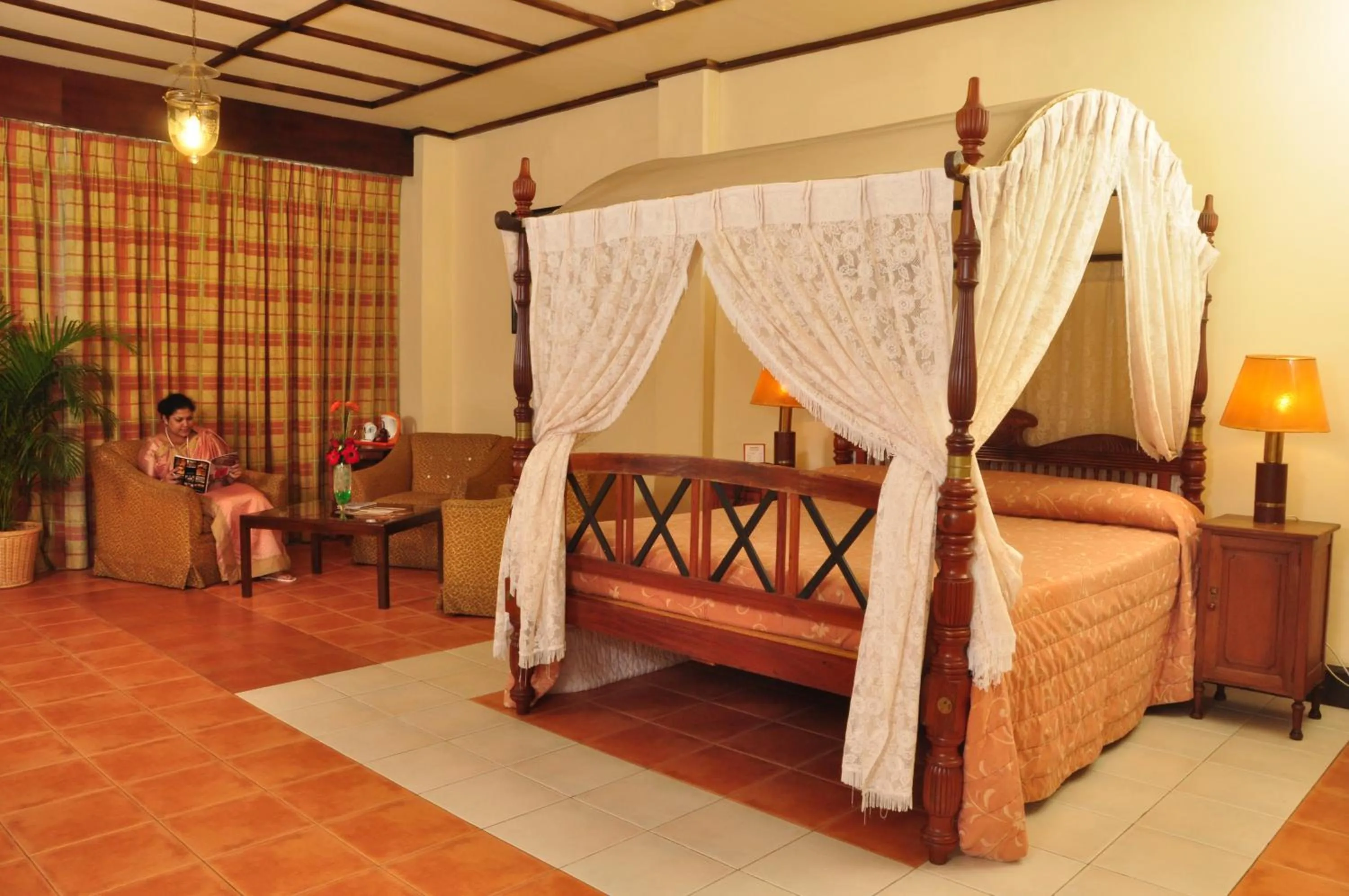 Photo of the whole room, Bed in Grand Oriental Hotel