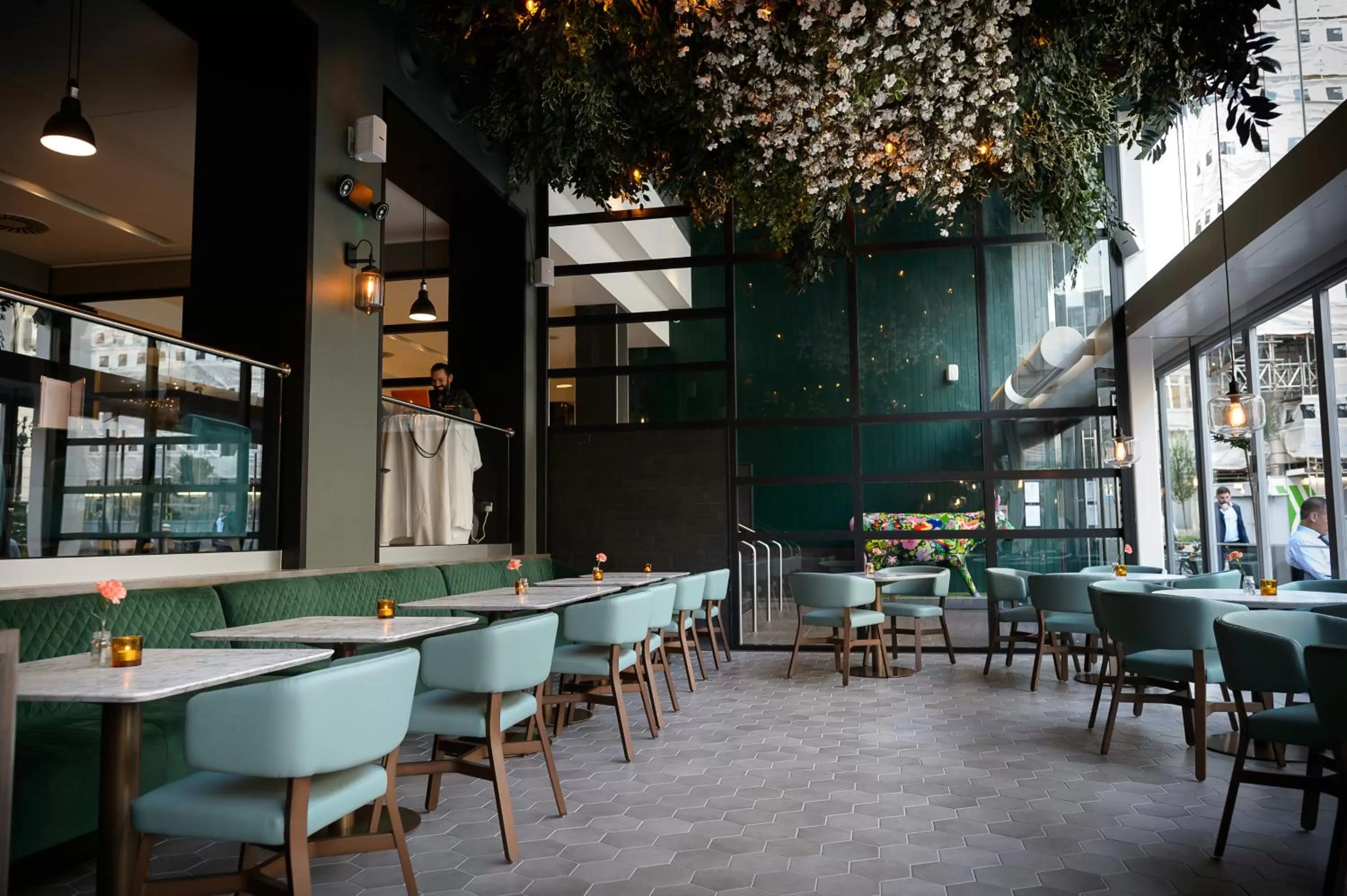 Restaurant/places to eat in Apex City Of London Hotel