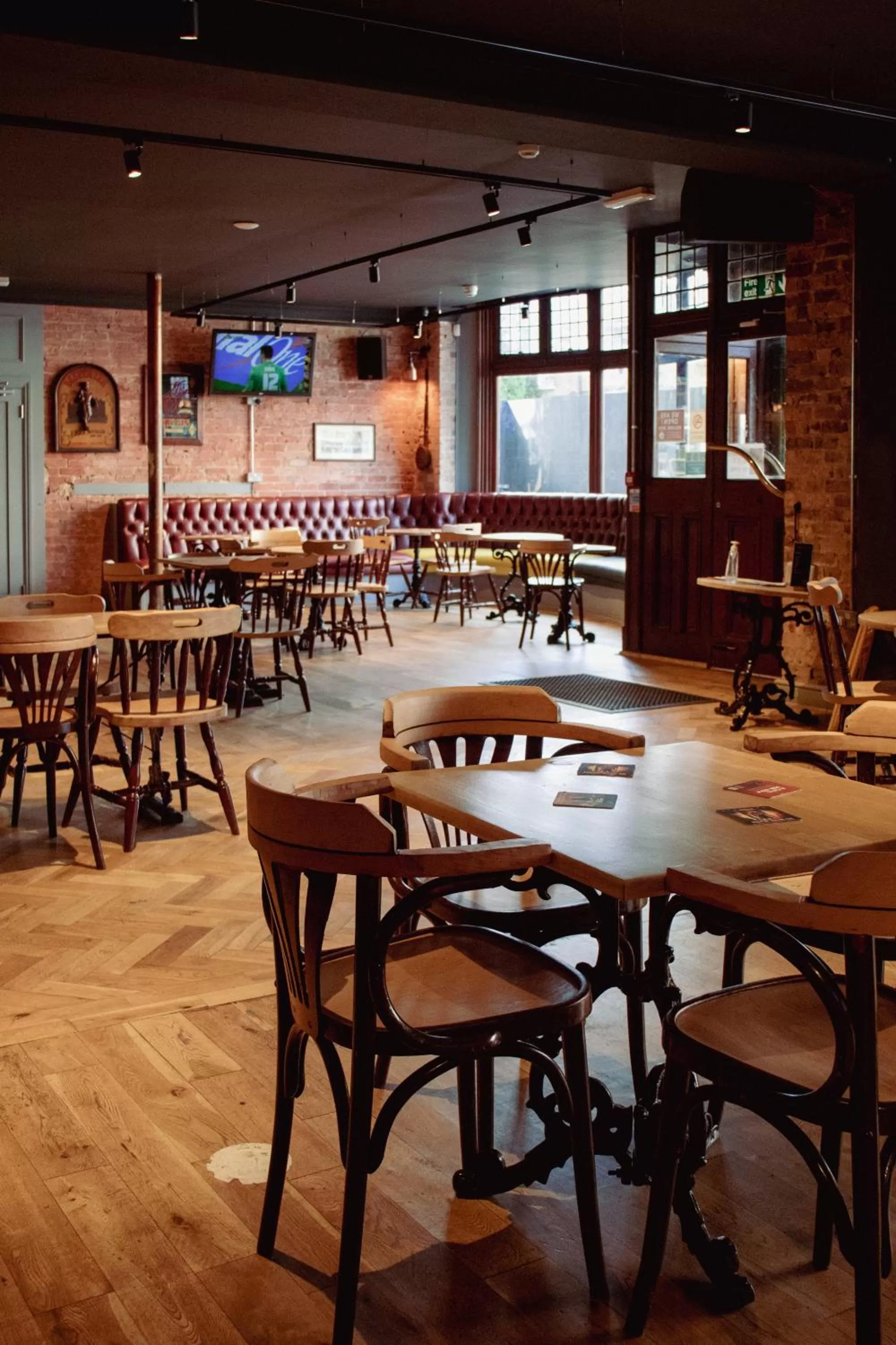 Restaurant/places to eat in Fountain Hotel