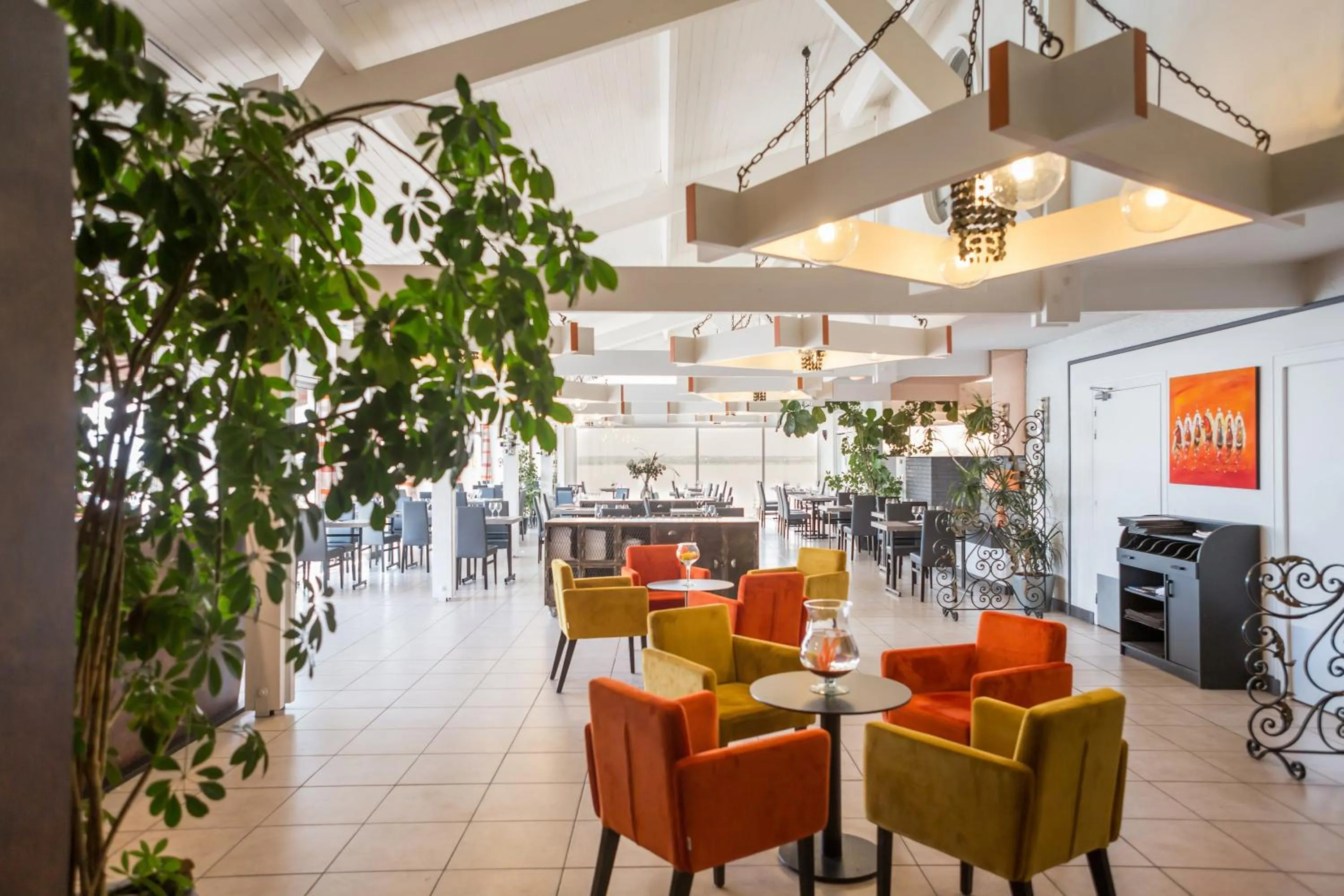 Lounge or bar in Logis Hôtel Restaurant La Citadelle