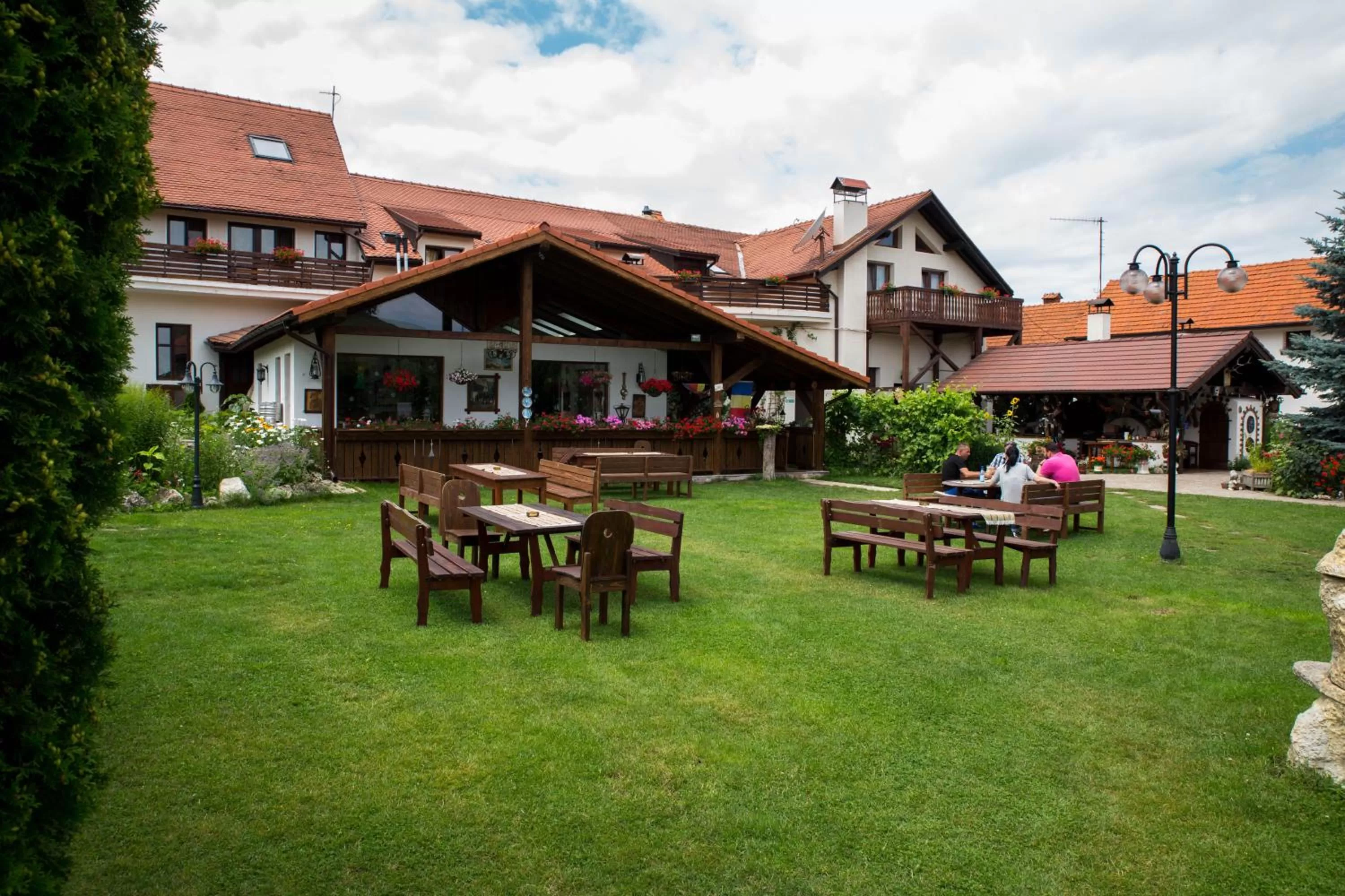Restaurant/places to eat, Property Building in Hotel Bielmann