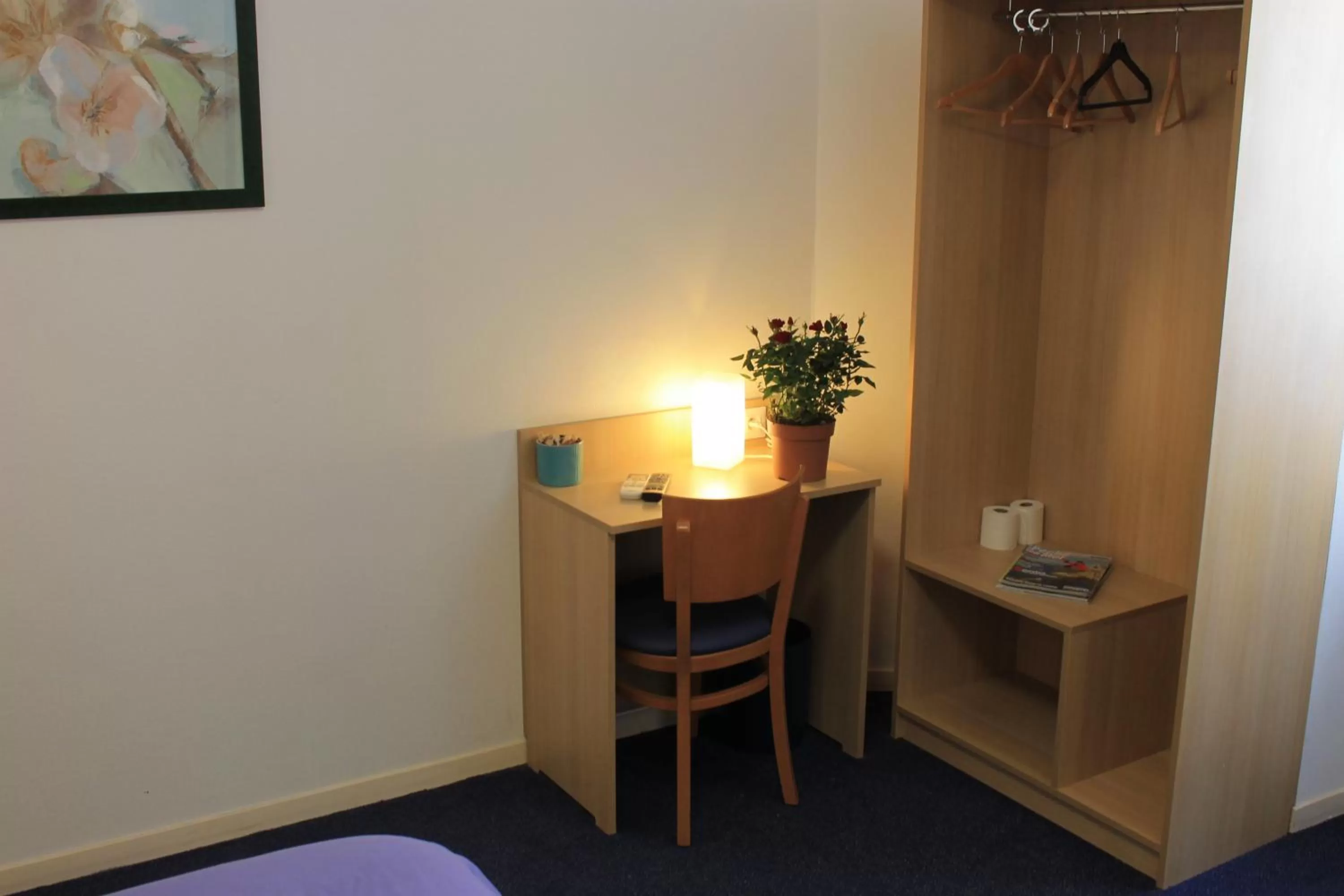 TV/Entertainment Center in Hôtel du lion d'or