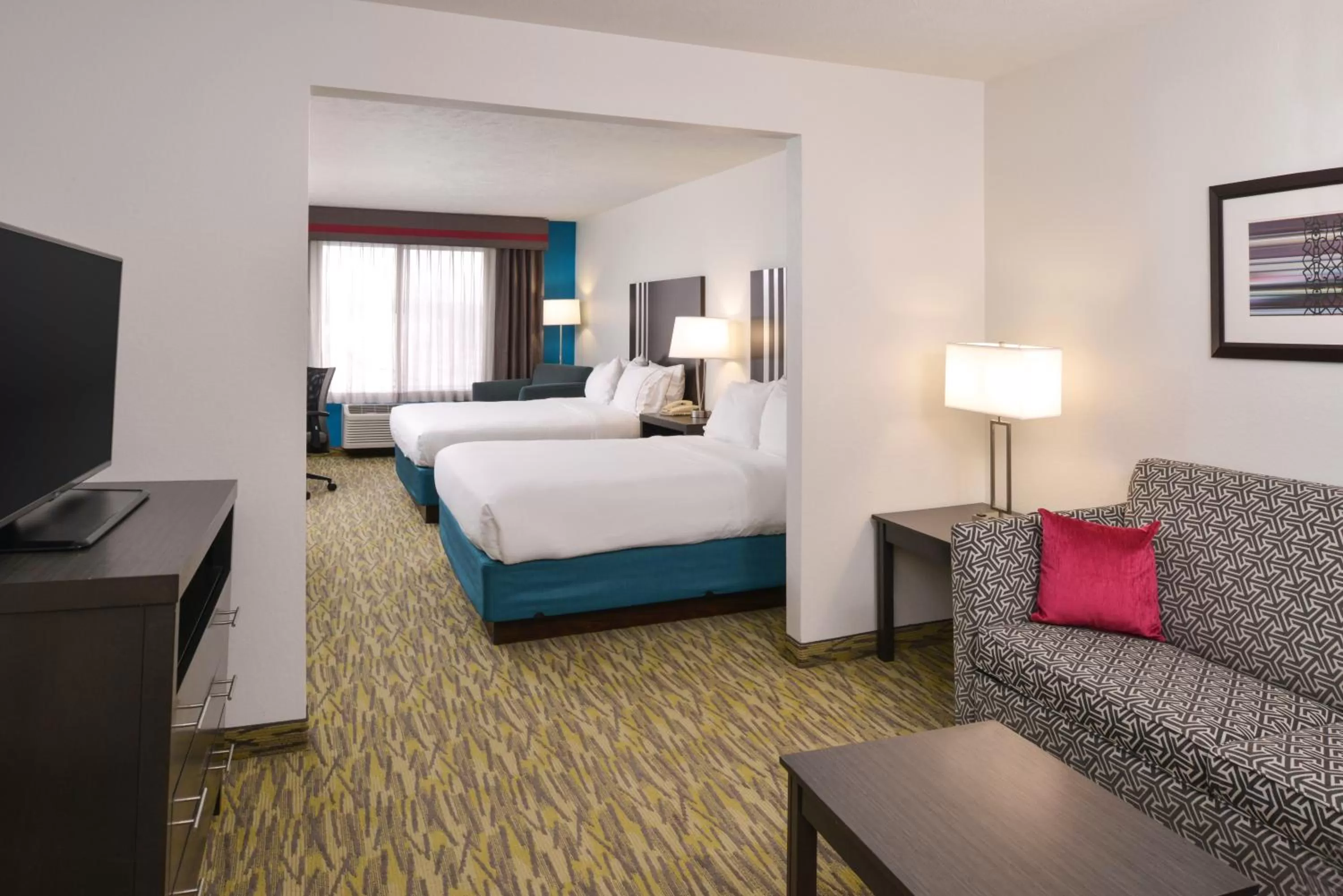 Photo of the whole room in Holiday Inn Express Hotel & Suites Omaha West by IHG