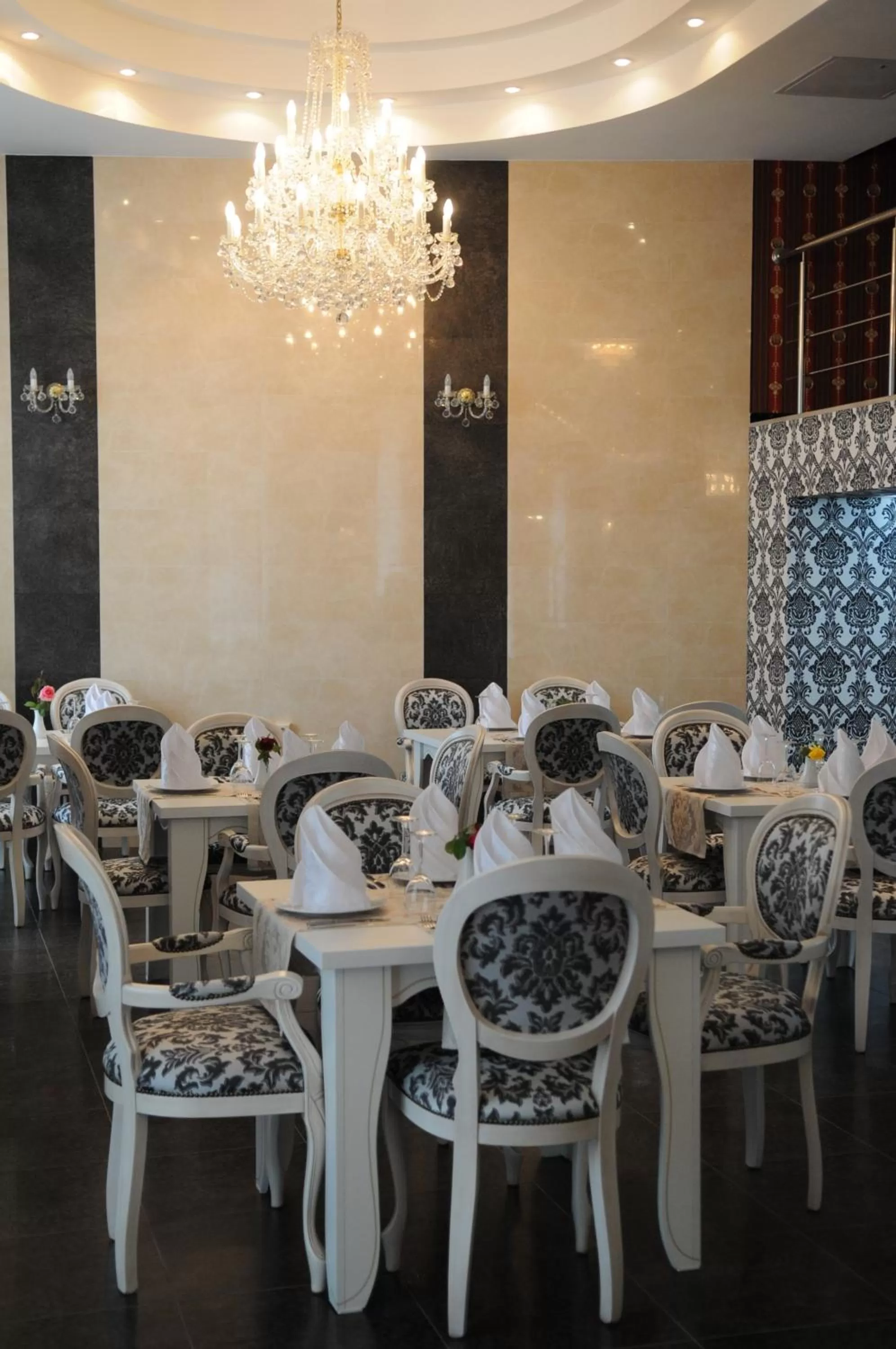 Restaurant/places to eat in Manhattan Hotel & Restaurant