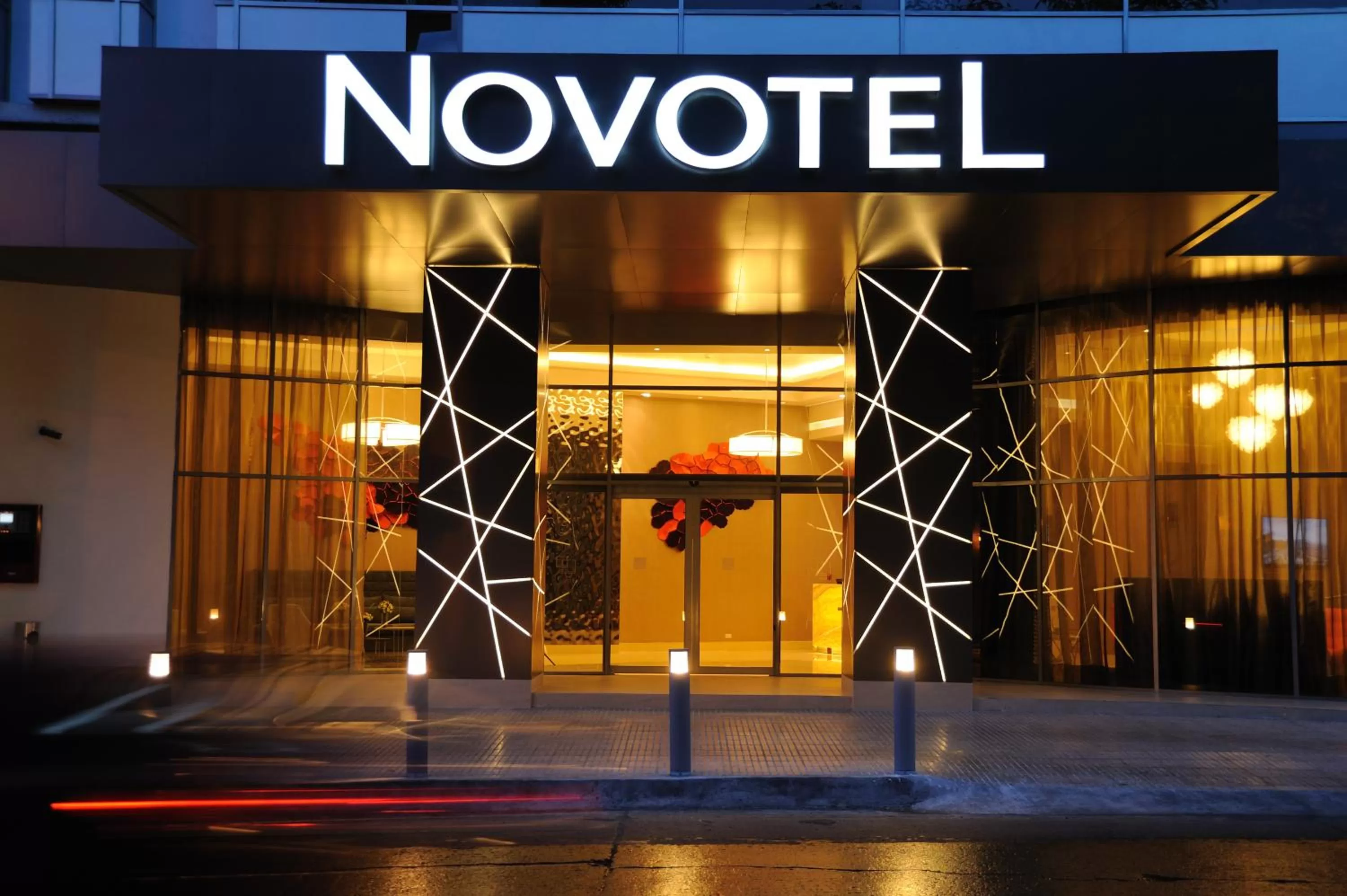 Facade/entrance in Novotel Panama City