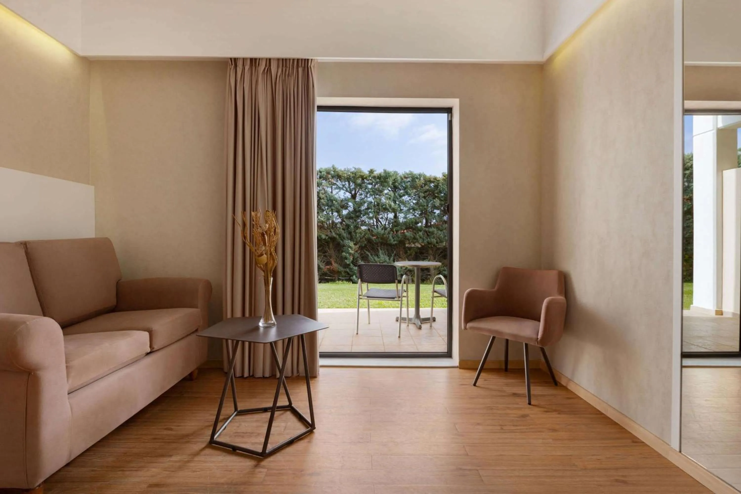 Photo of the whole room in Ramada Plaza by Wyndham Thraki