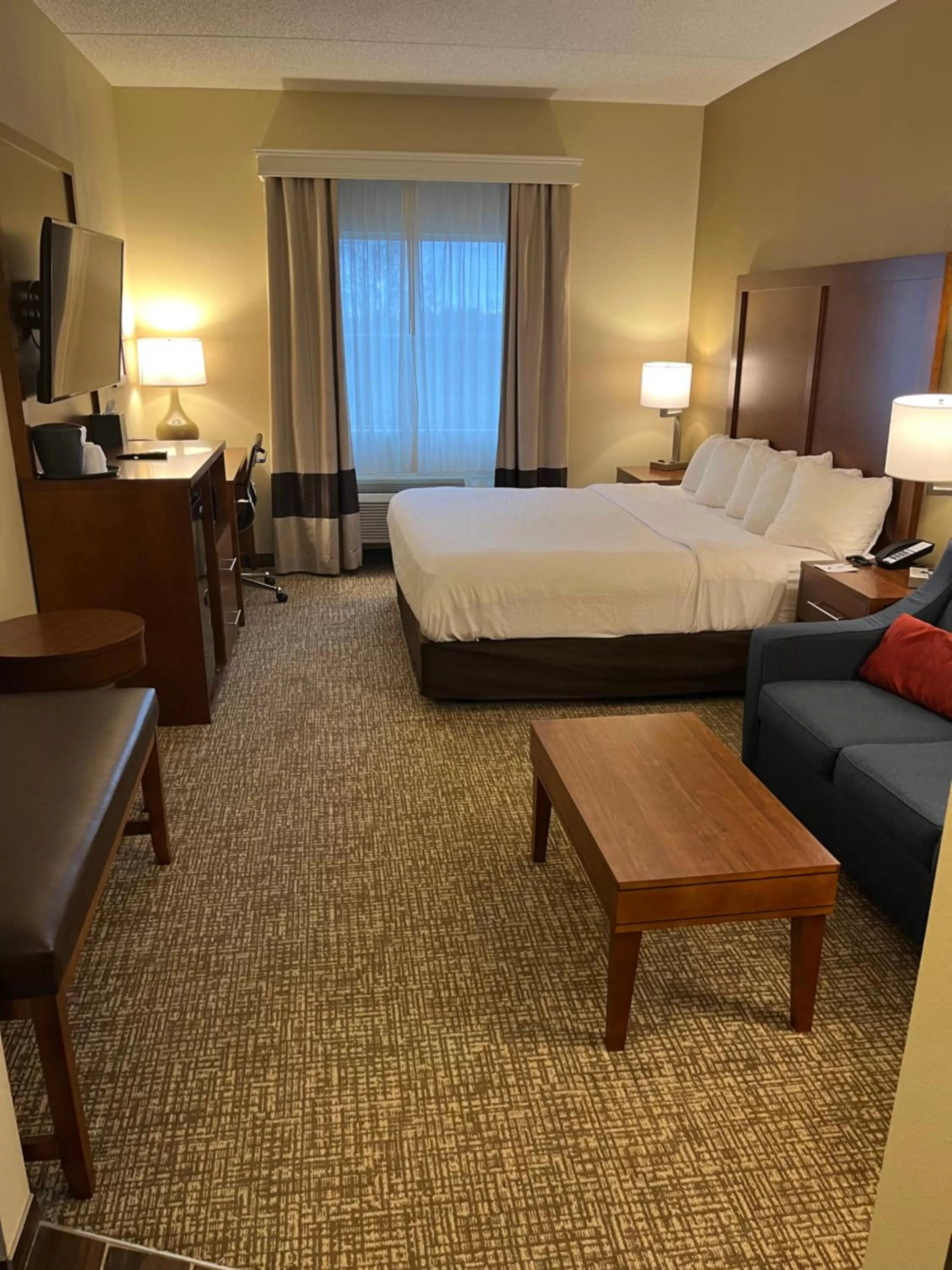 Photo of the whole room, Bed in Wingate by Wyndham Pittsburgh West Mifflin