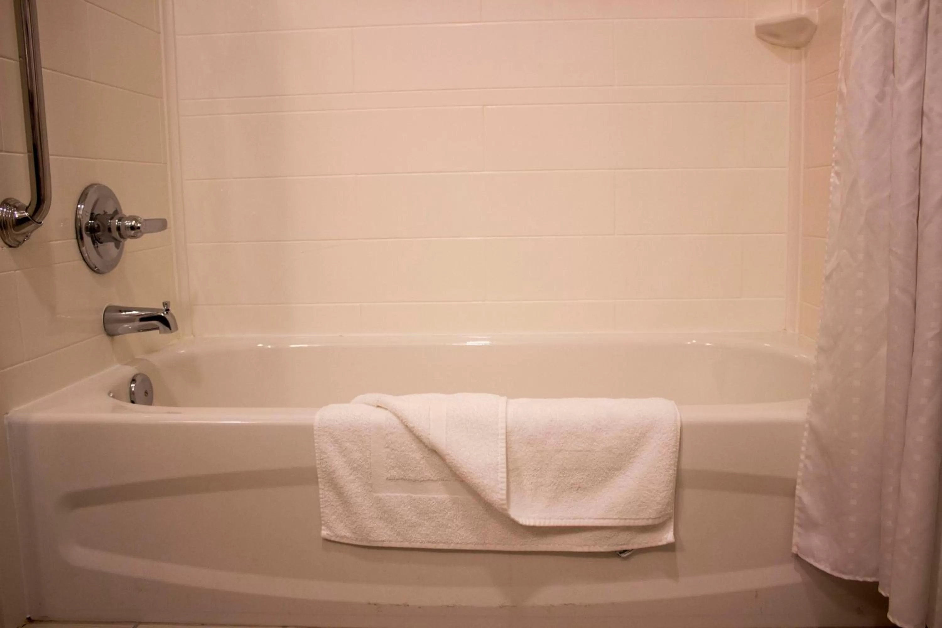 Holiday Inn Express and Suites Tahlequah by IHG