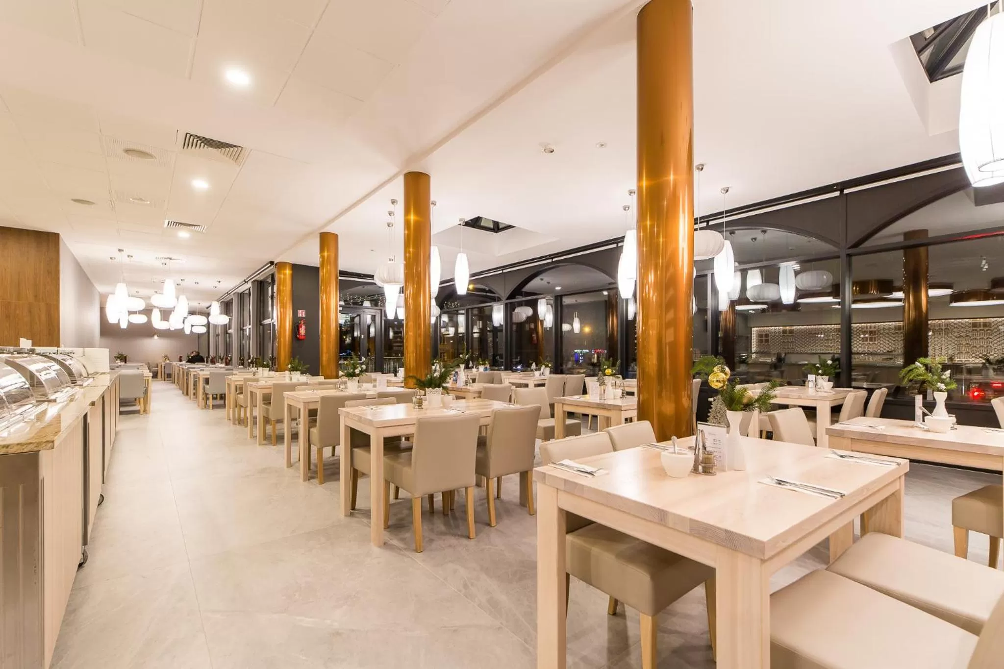 Restaurant/places to eat in Hotel New Skanpol