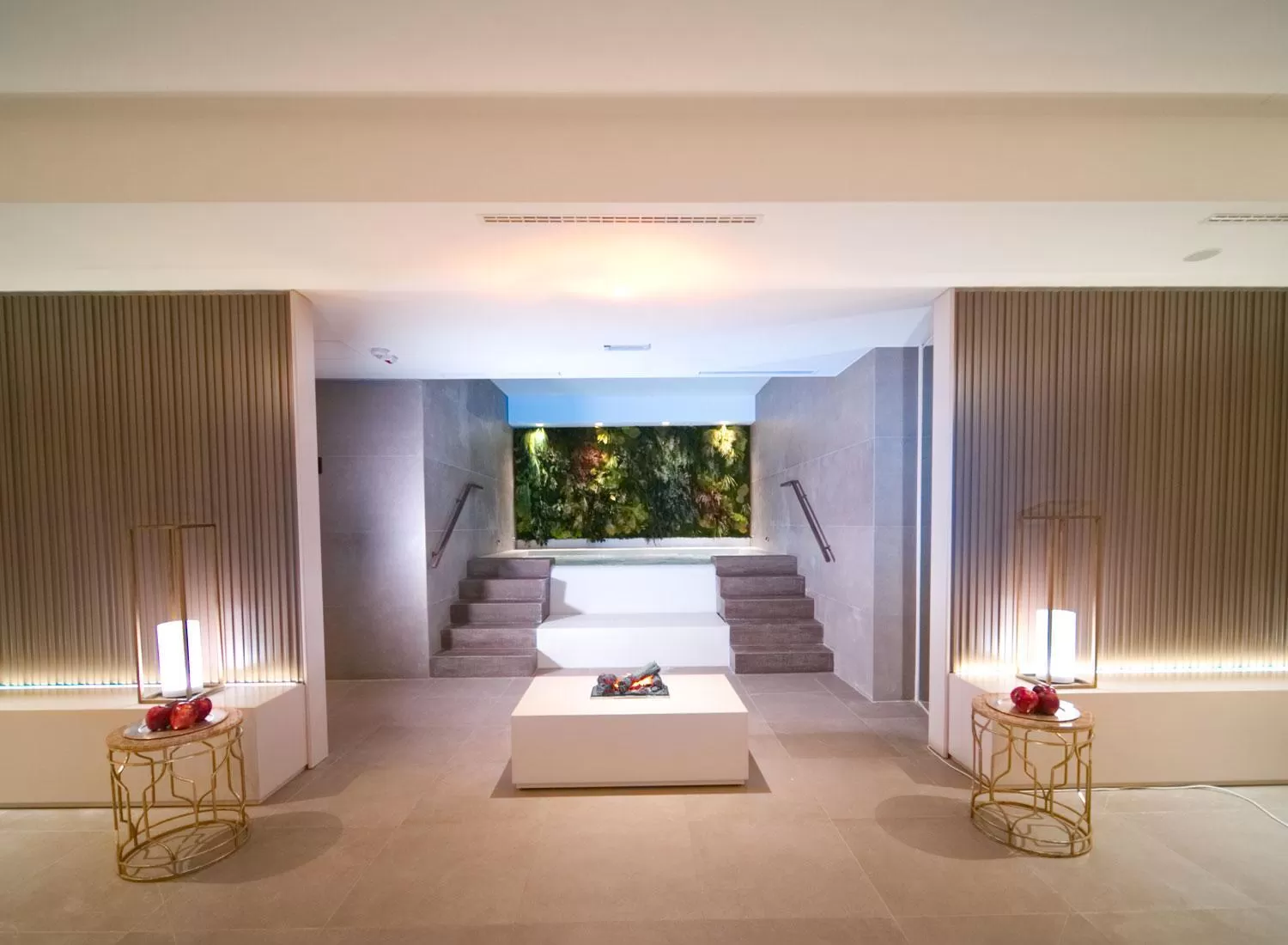 Hot Tub, Bed in Hotel De La Ville