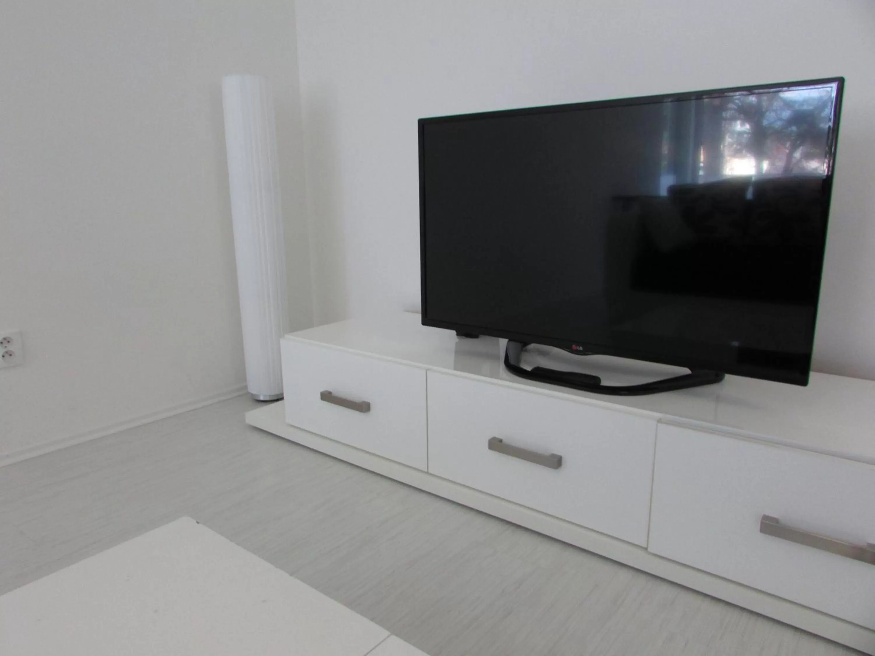 Deluxe Double Room in Beautiful city center Apartment with private parking