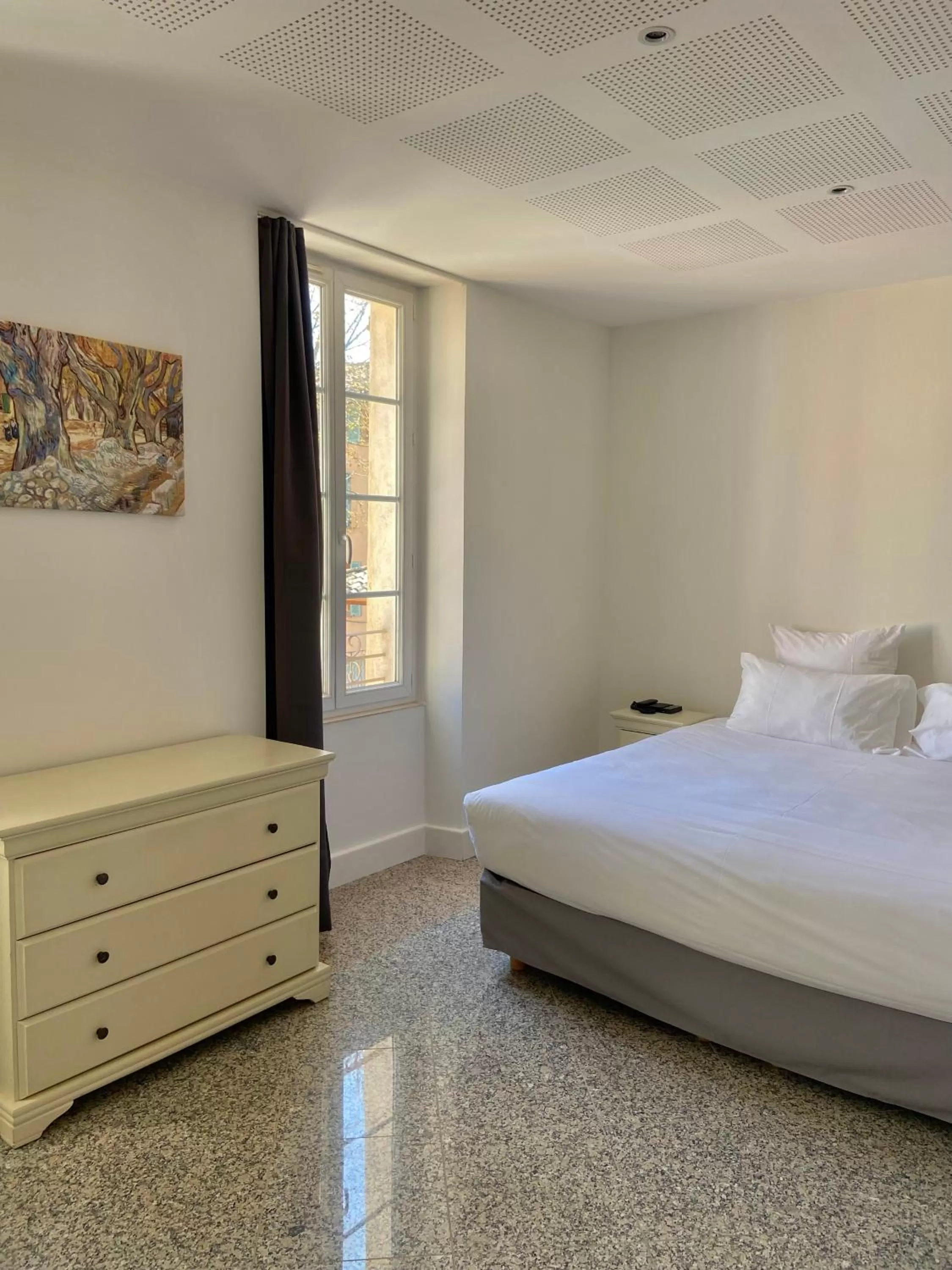 Bed in Hôtel La Falaise