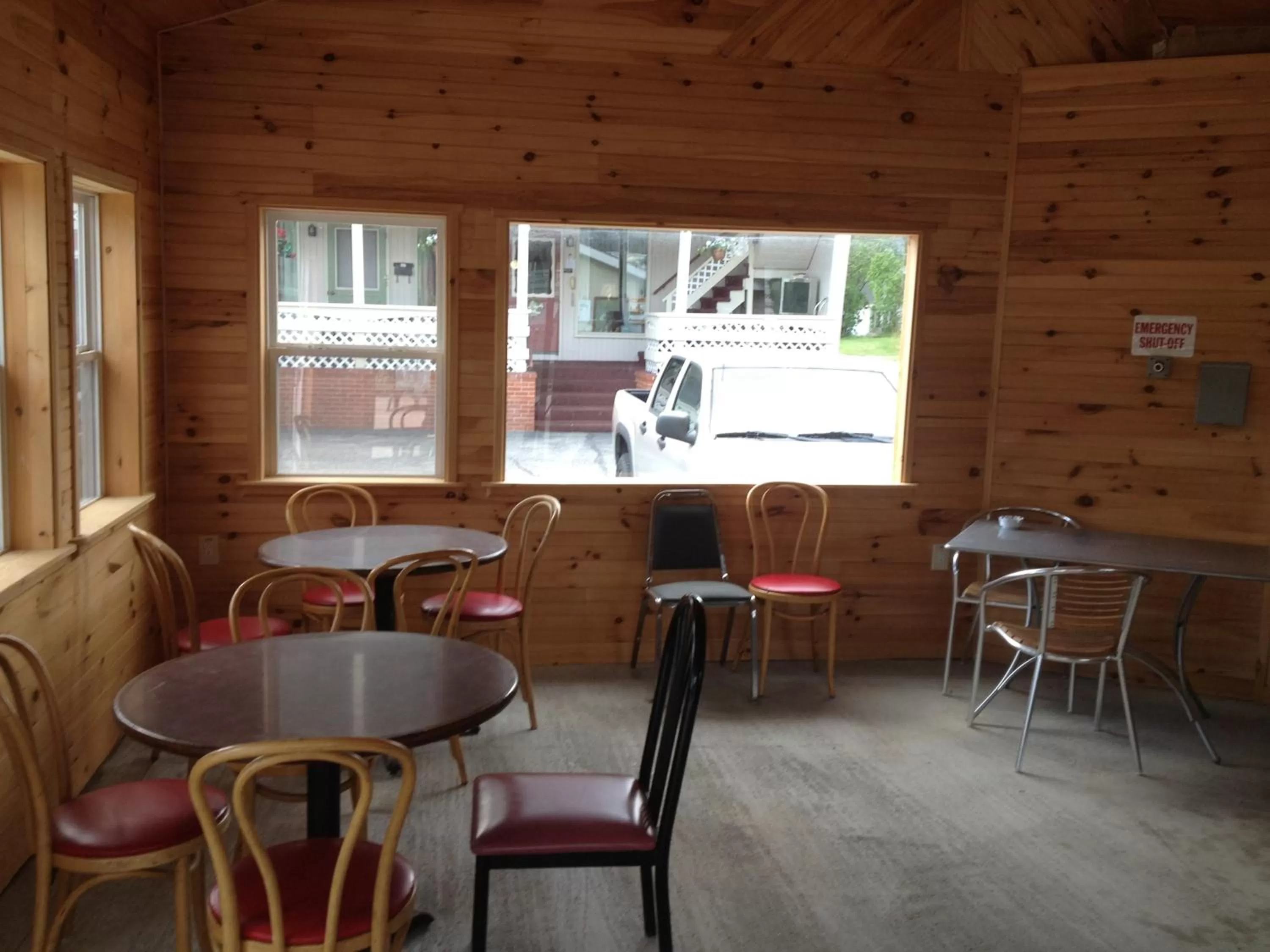 Day in Northern Peaks Motor Inn