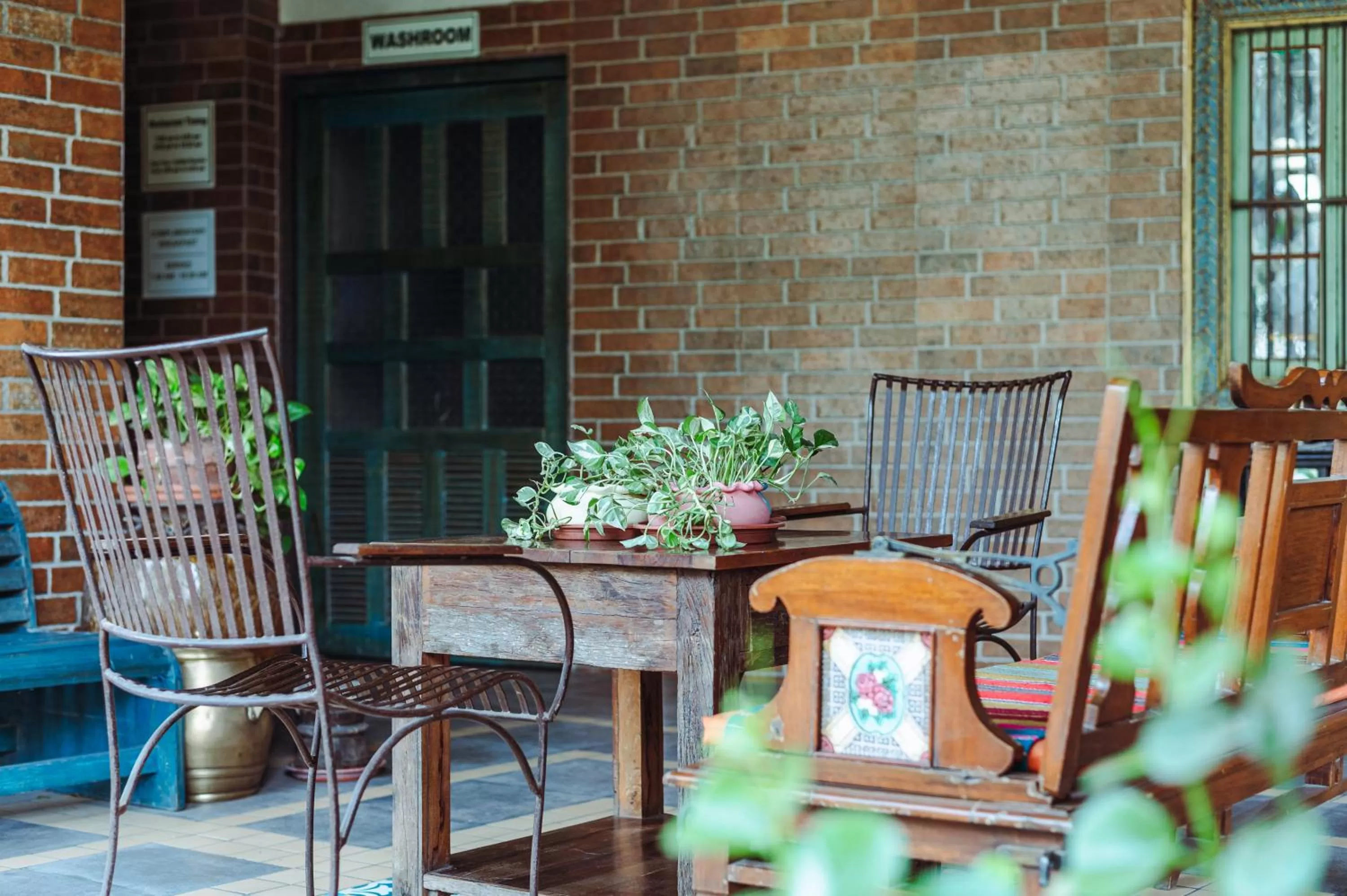 Restaurant/places to eat in Bougainvilla Apartment