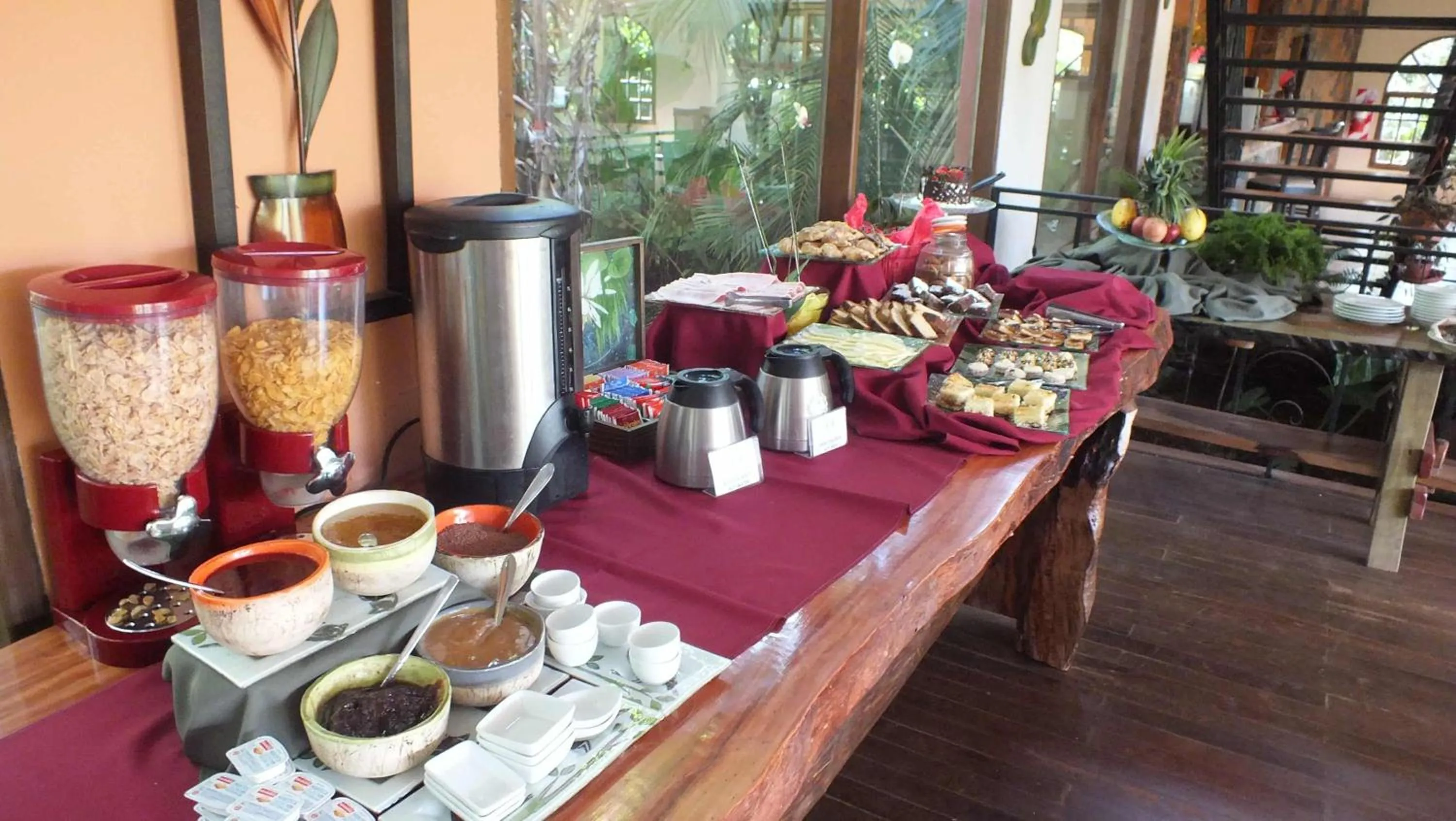Buffet breakfast in El Pueblito Iguazú
