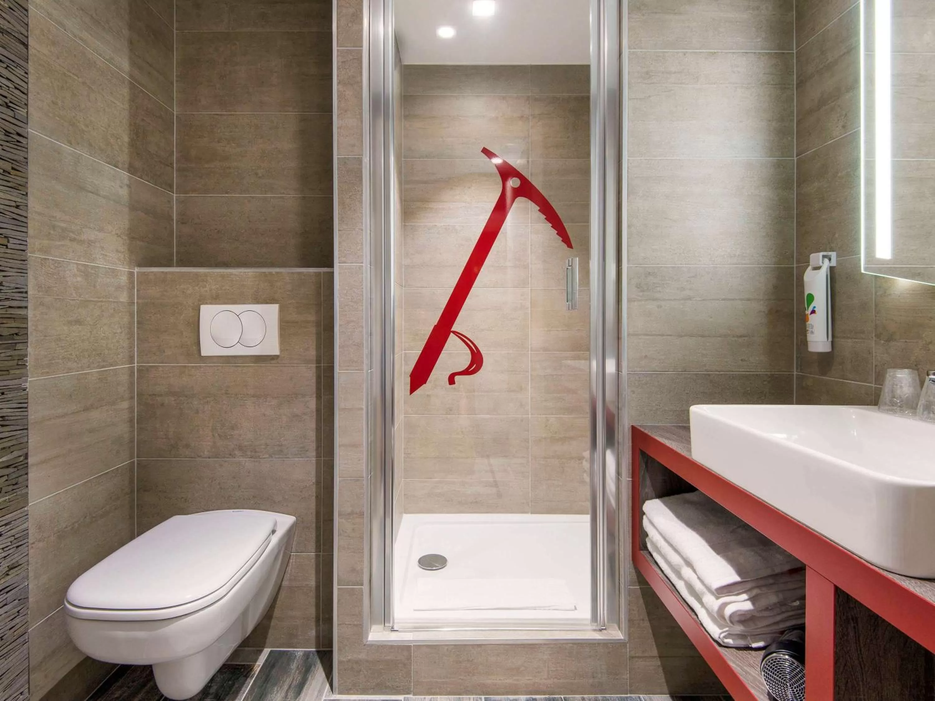 Photo of the whole room, Bathroom in Ibis Styles Sallanches Pays du Mont-Blanc