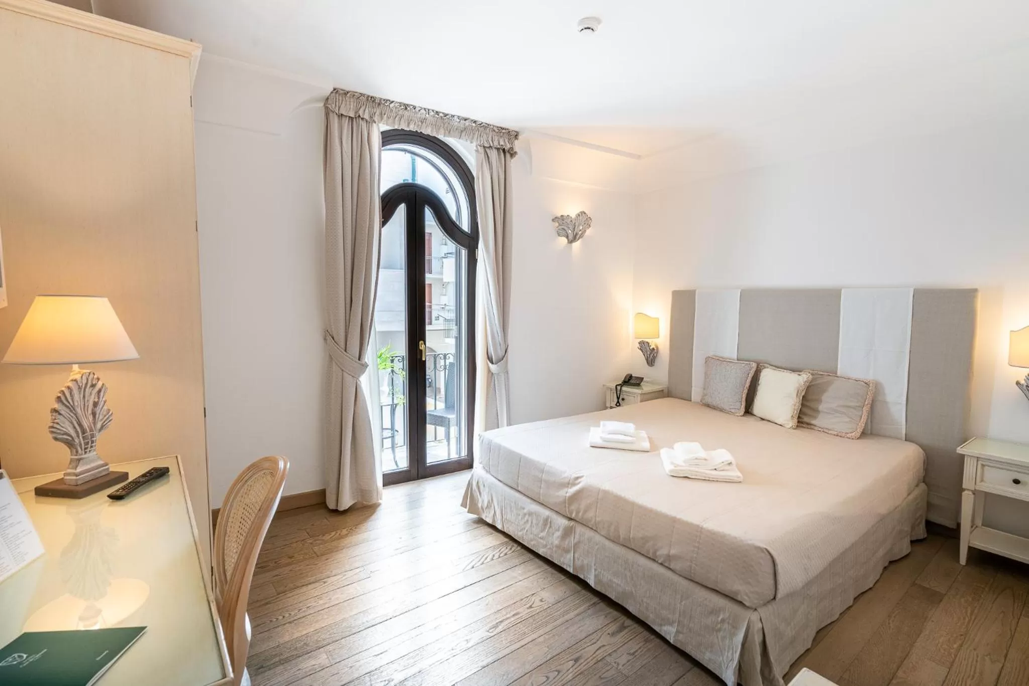 Bedroom, Bed in Covo dei Saraceni