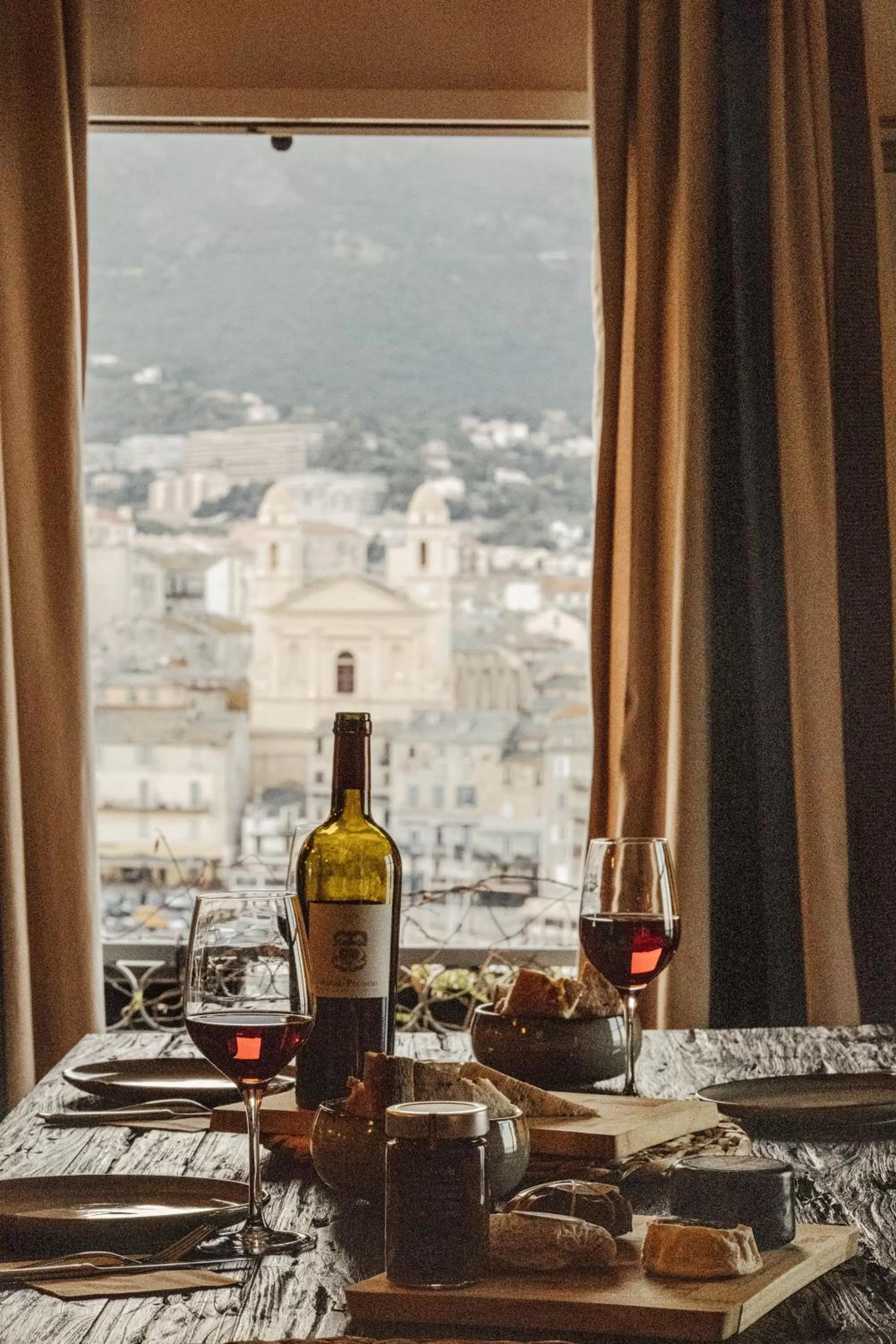 Restaurant/places to eat in Hôtel Des Gouverneurs