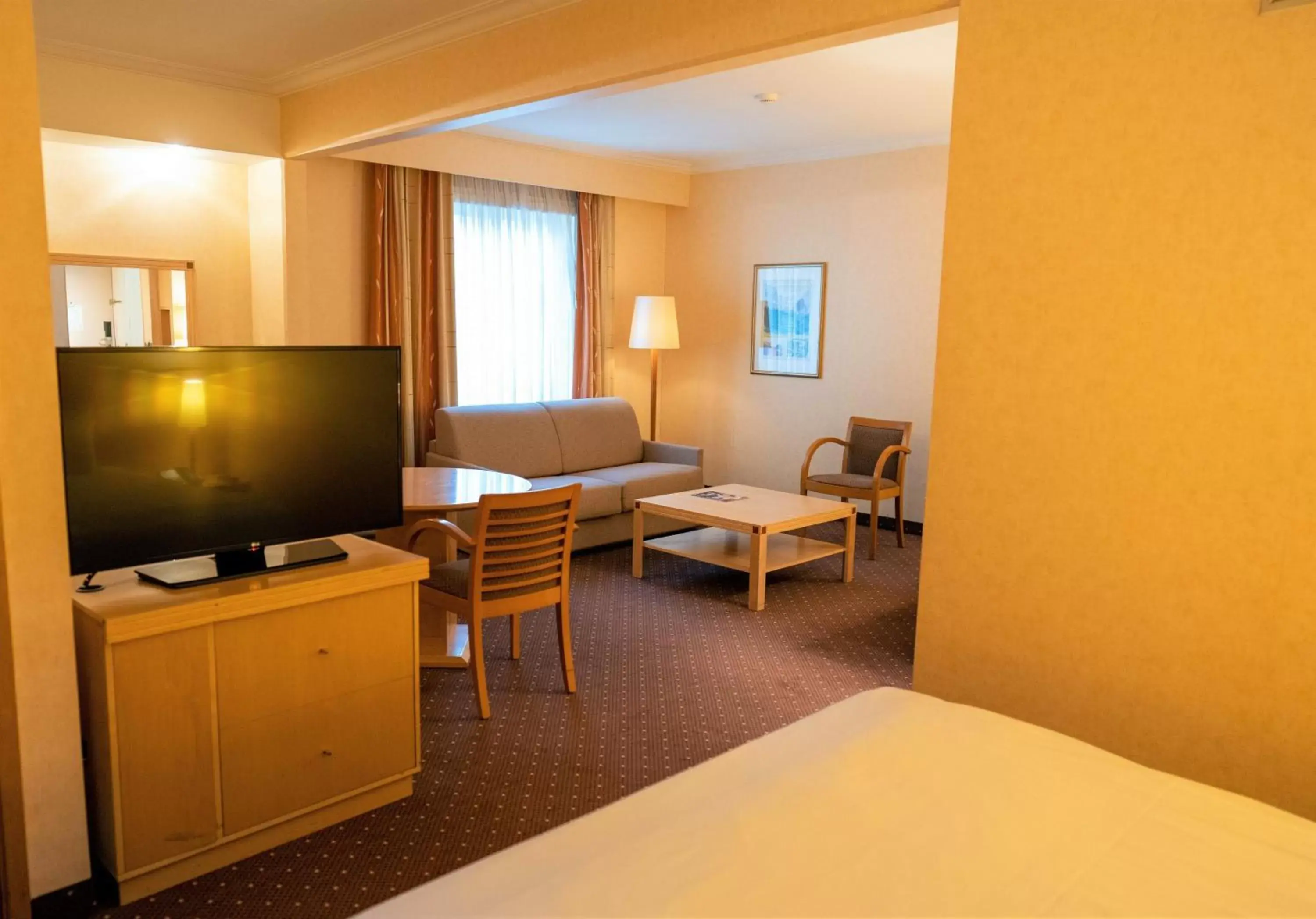 Premium King Room with Sofa Bed in Holiday Inn Gent Expo by IHG Premium King Room with Sofa Bed in Holiday Inn Gent Expo by IHG