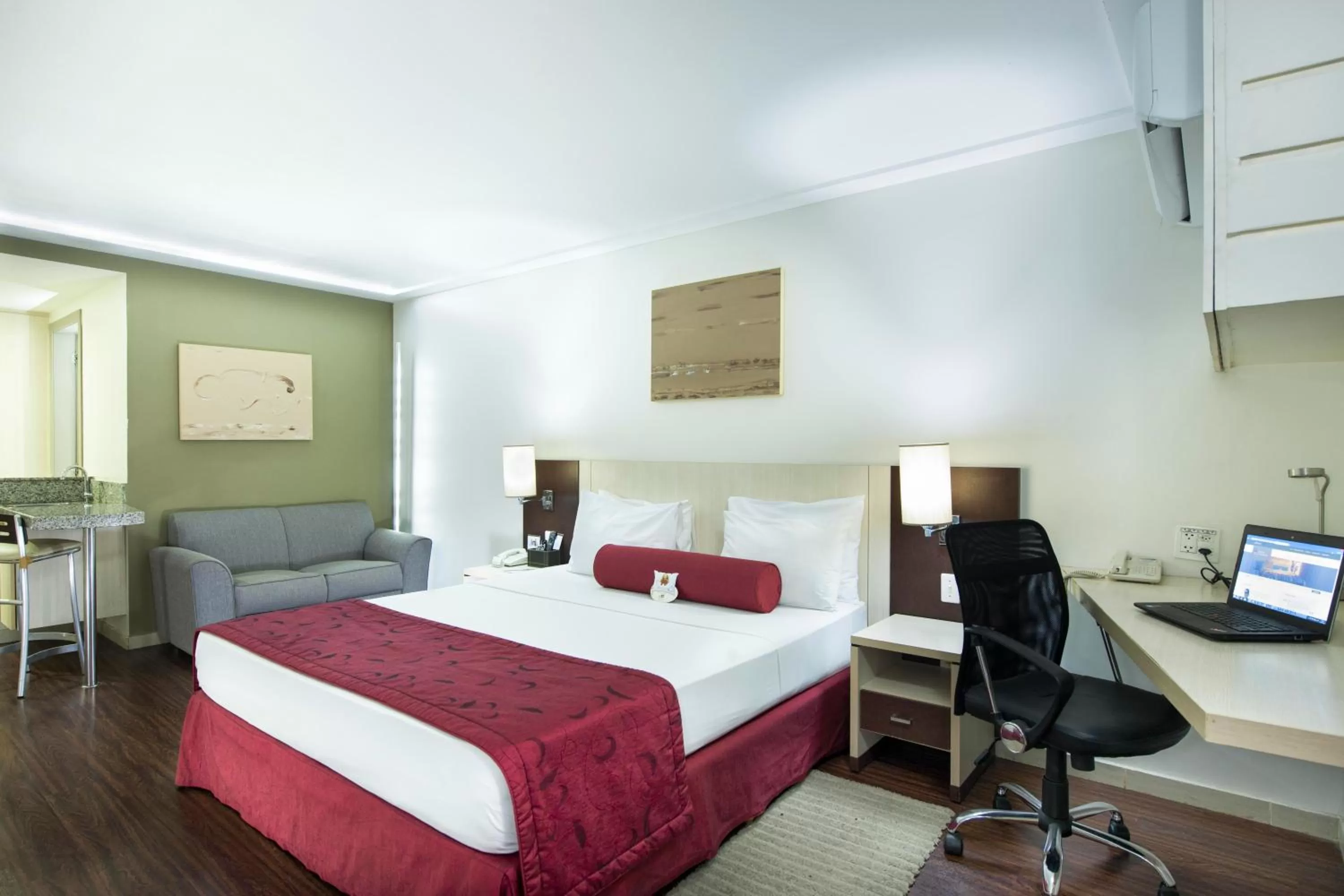 Photo of the whole room, Bed in Comfort Suites Macaé